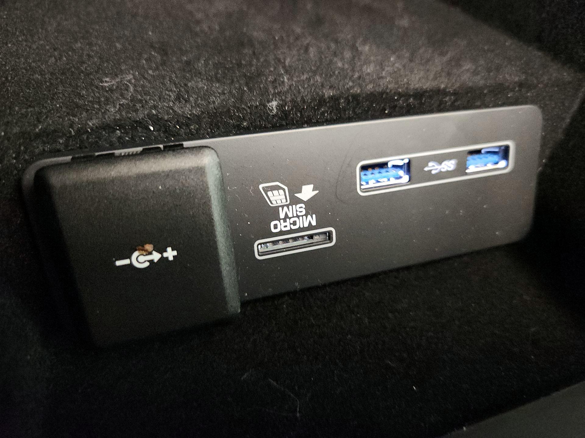 Thumbnail: 2020 Land Rover Discovery Sport - 18