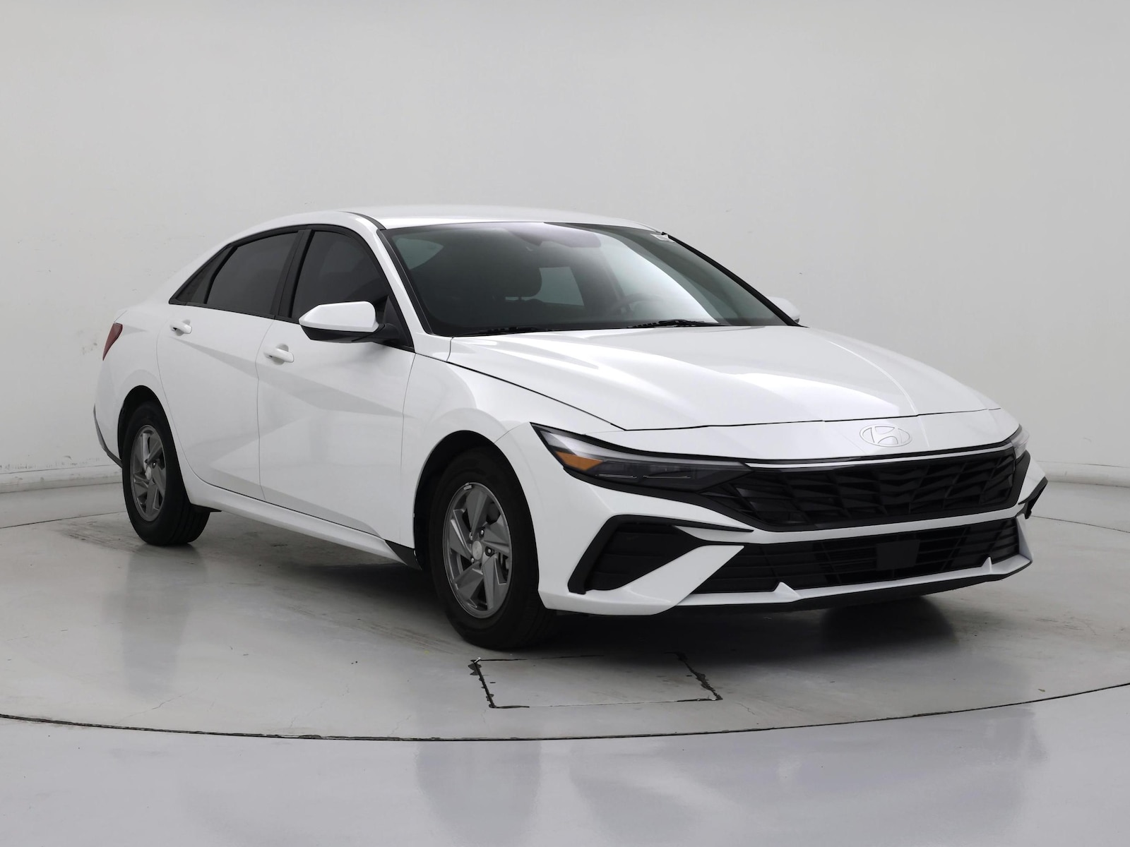 2025 Hyundai Elantra SE - Photo 2