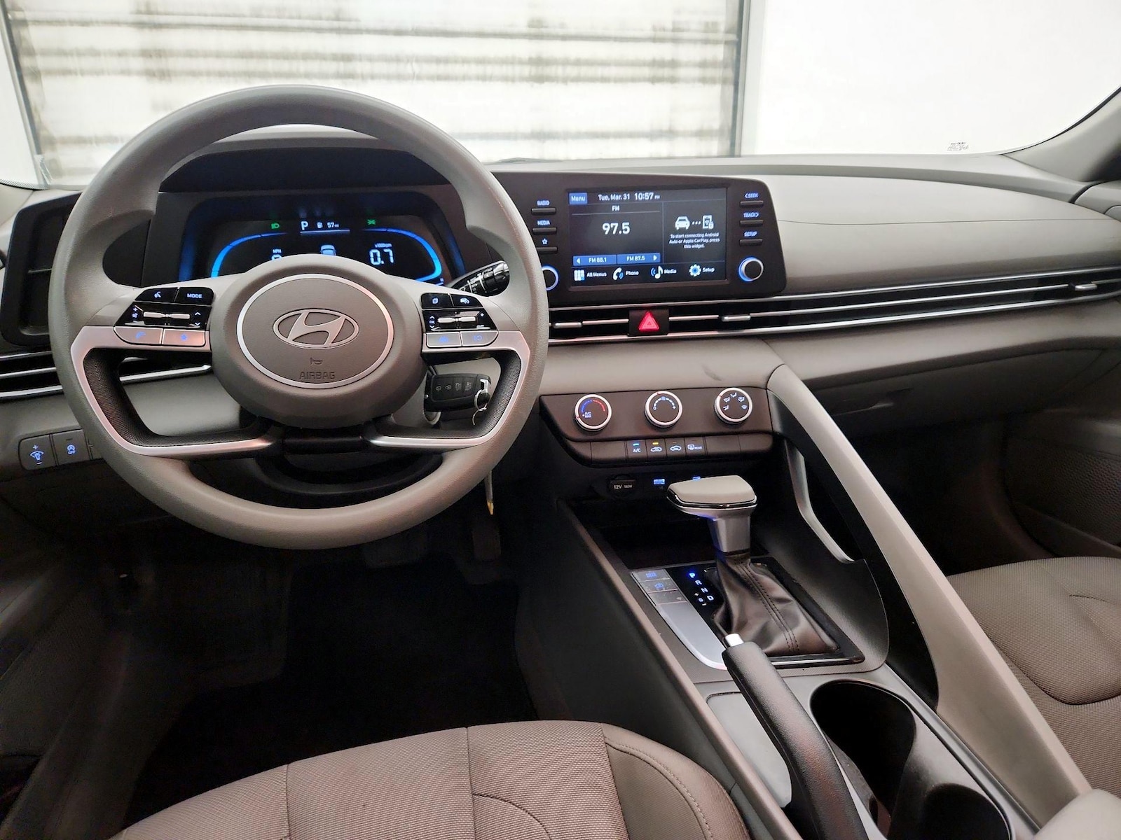 2025 Hyundai Elantra SE - Photo 10