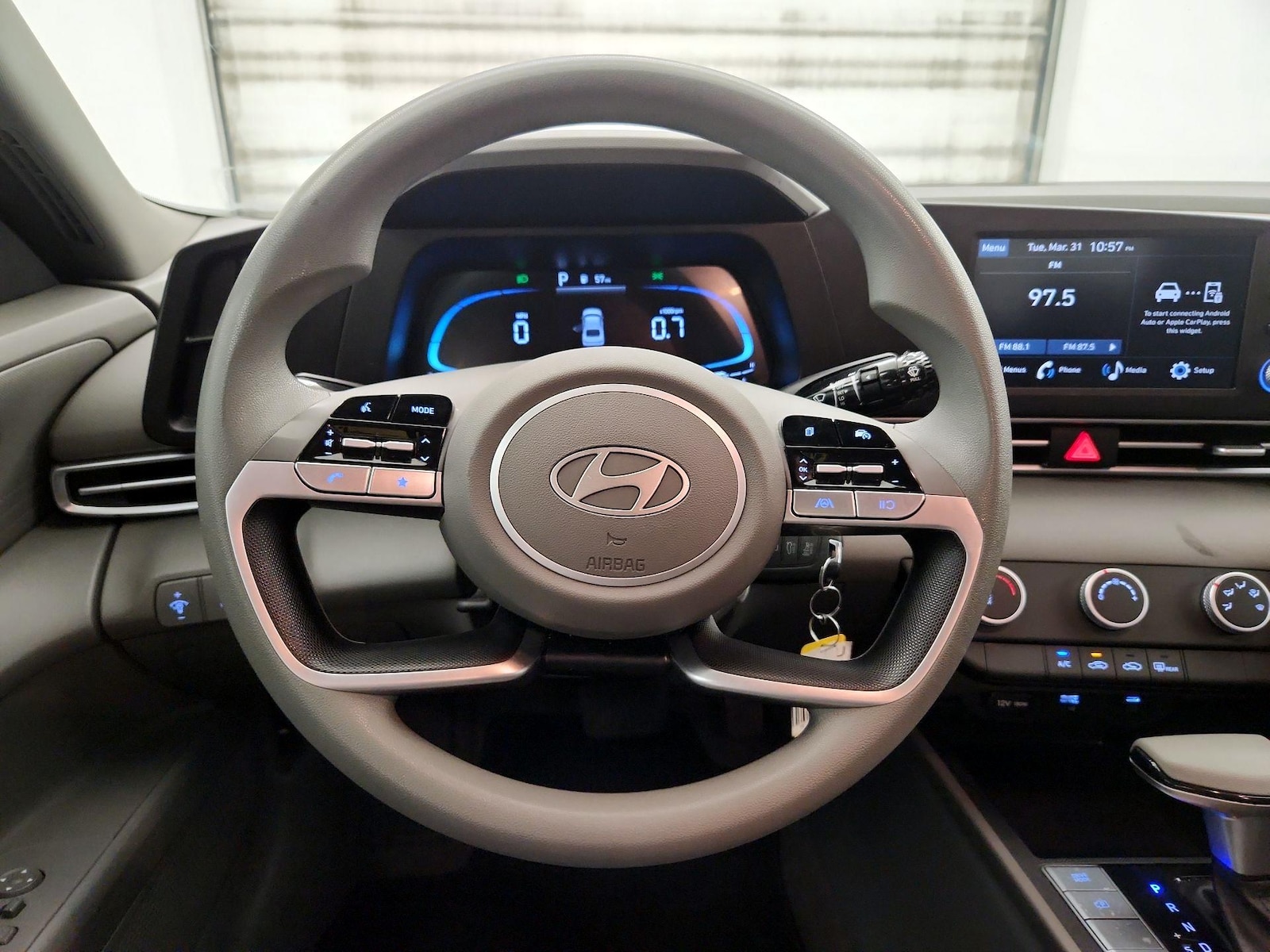 2025 Hyundai Elantra SE - Photo 11