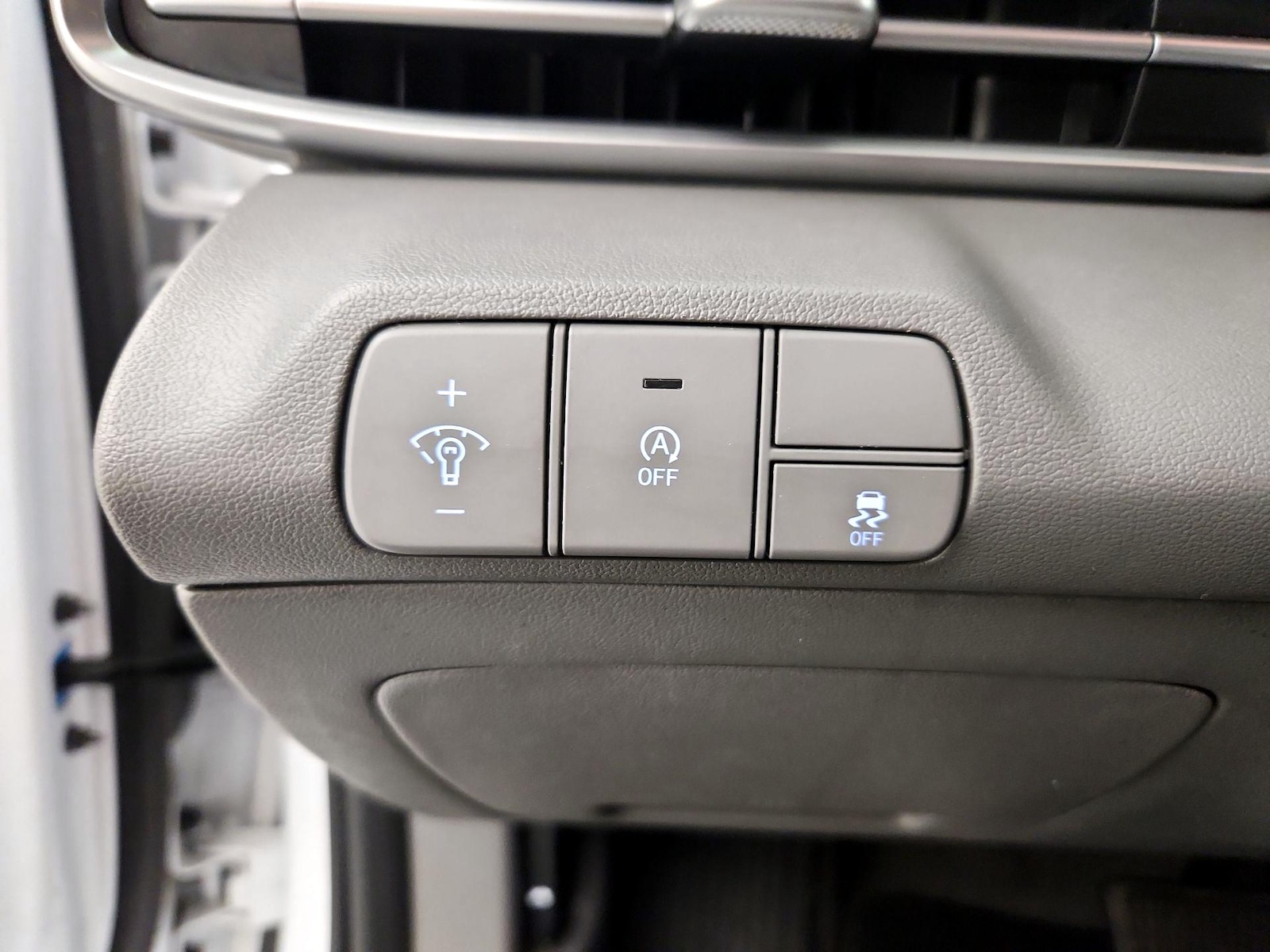2025 Hyundai Elantra SE - Photo 14
