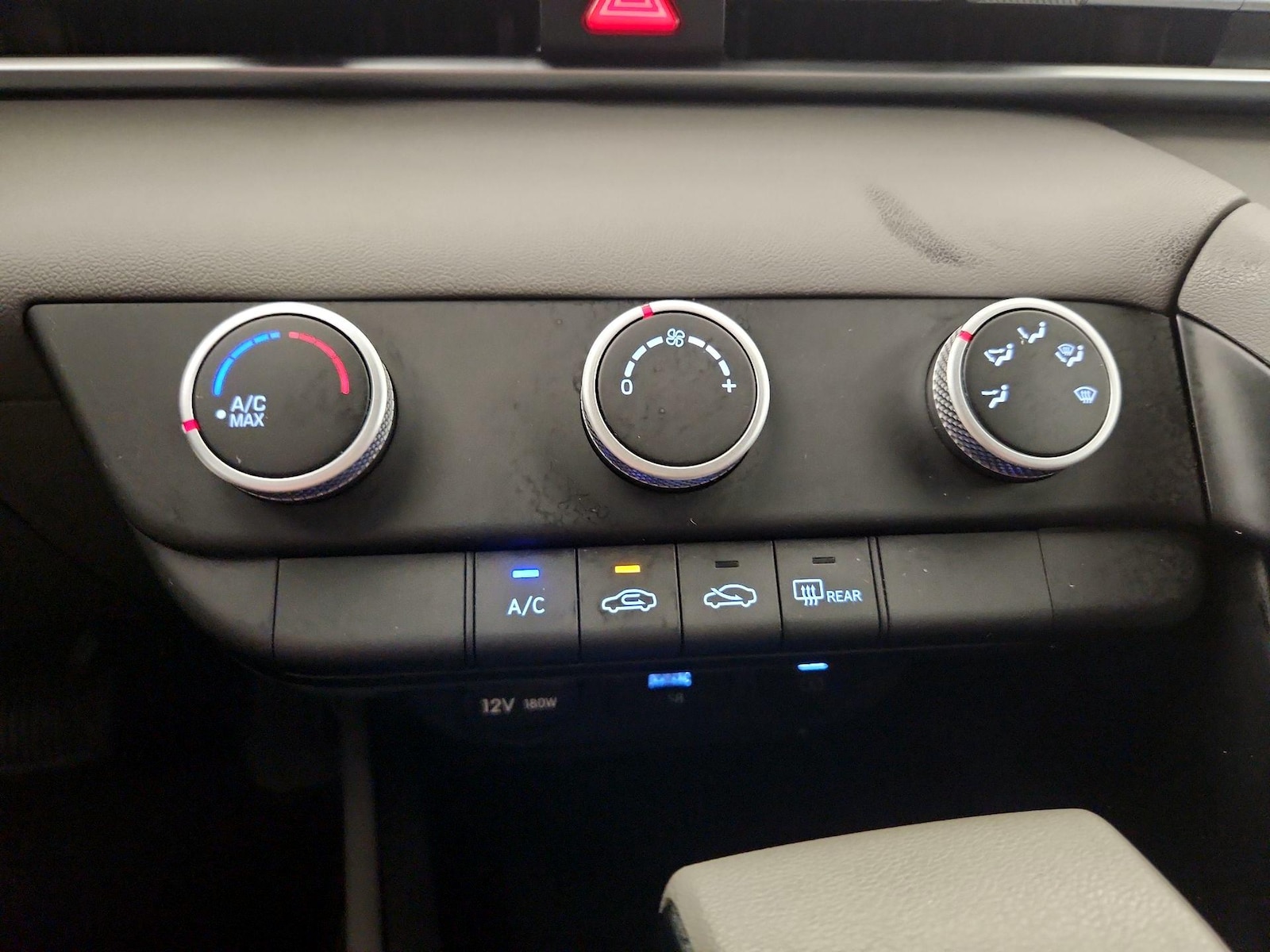 2025 Hyundai Elantra SE - Photo 17