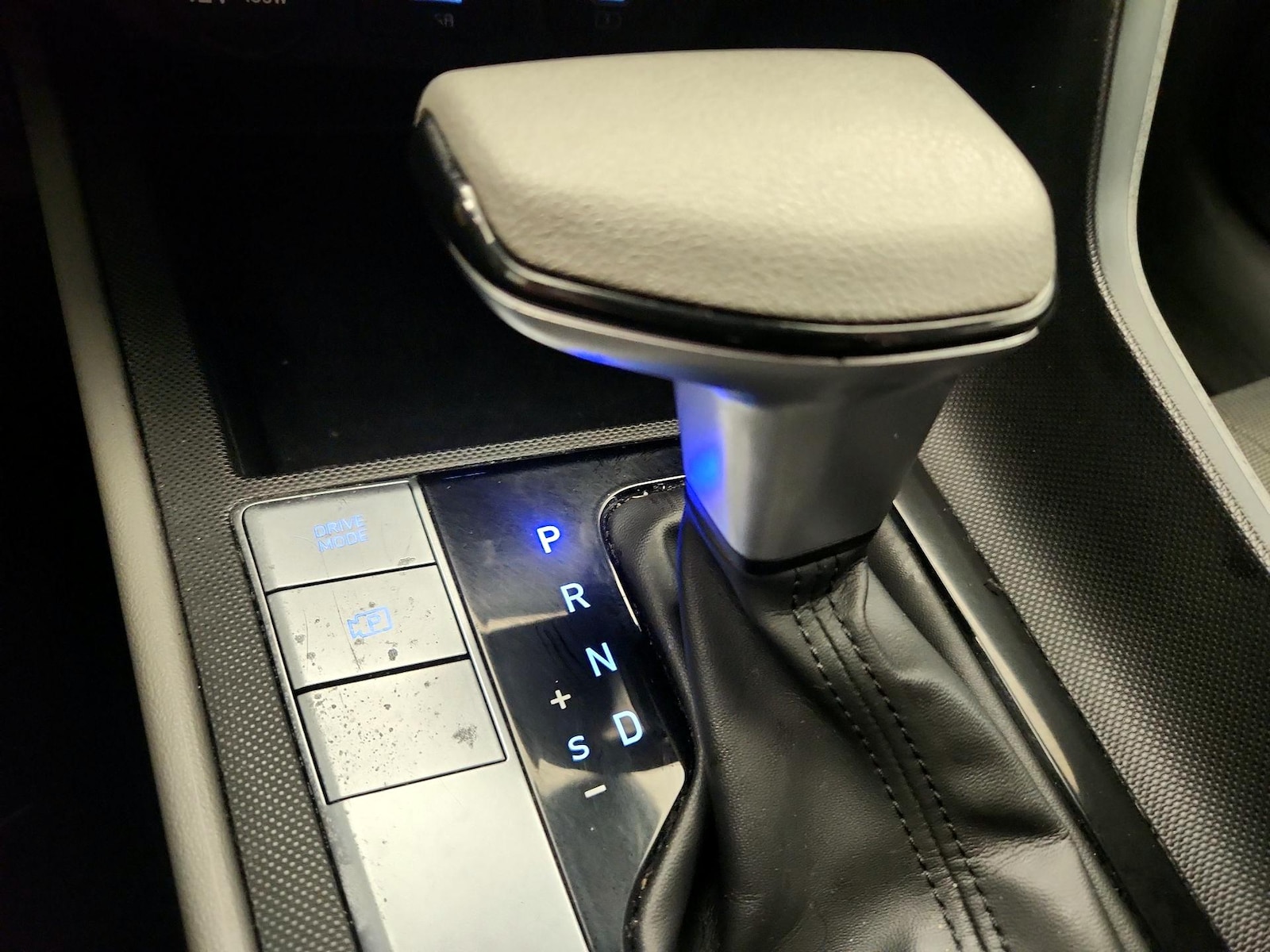 2025 Hyundai Elantra SE - Photo 18