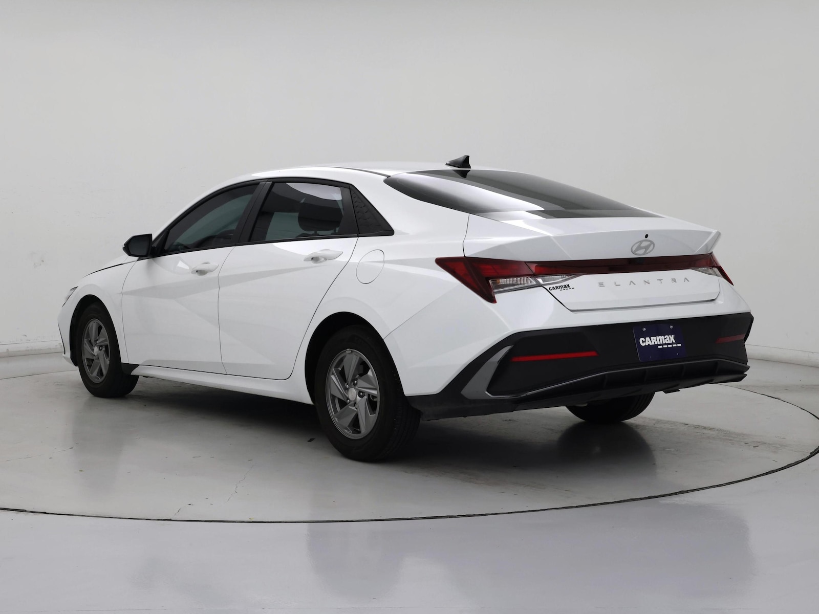 2025 Hyundai Elantra SE - Photo 3