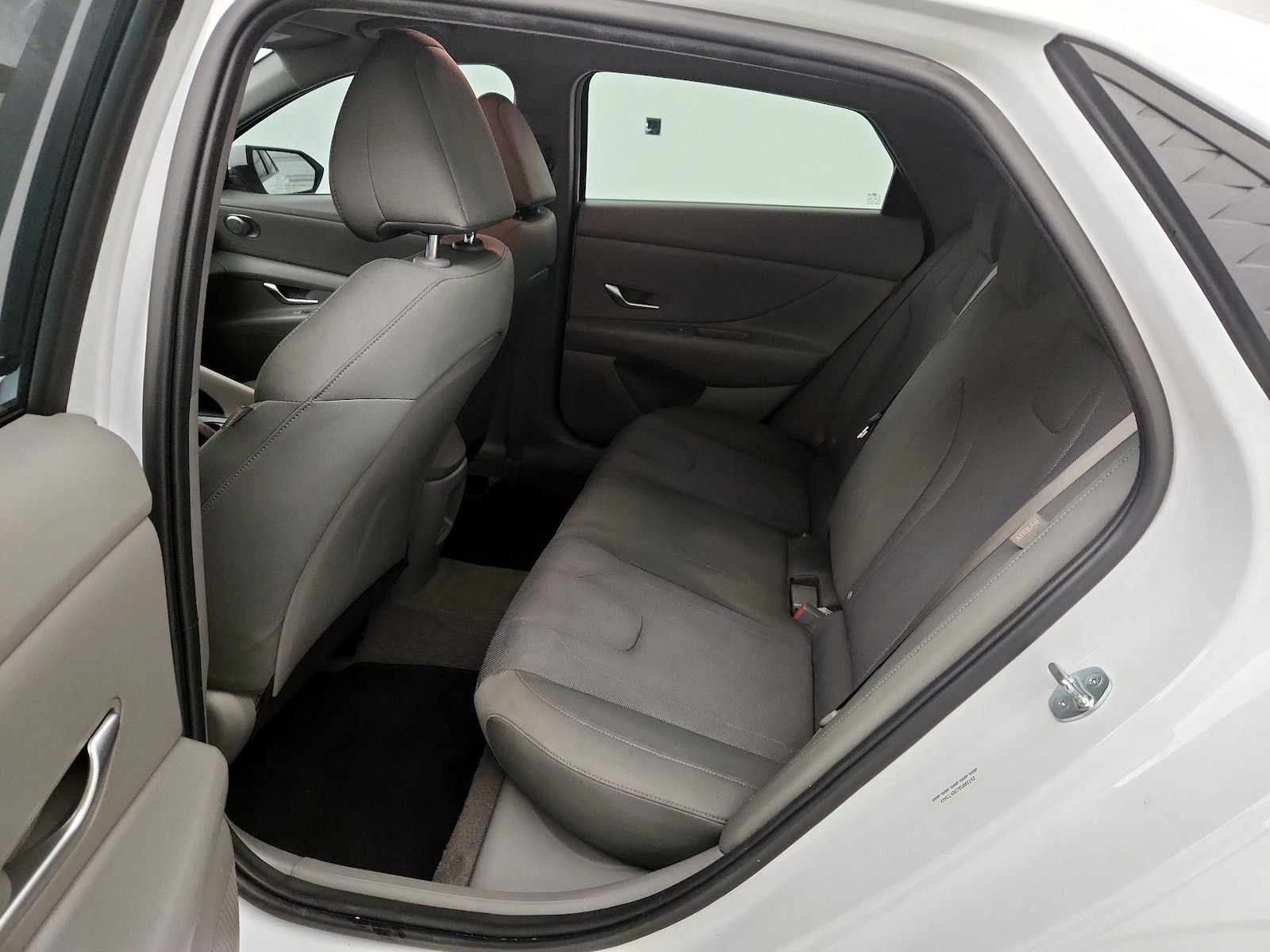 2025 Hyundai Elantra SE - Photo 20