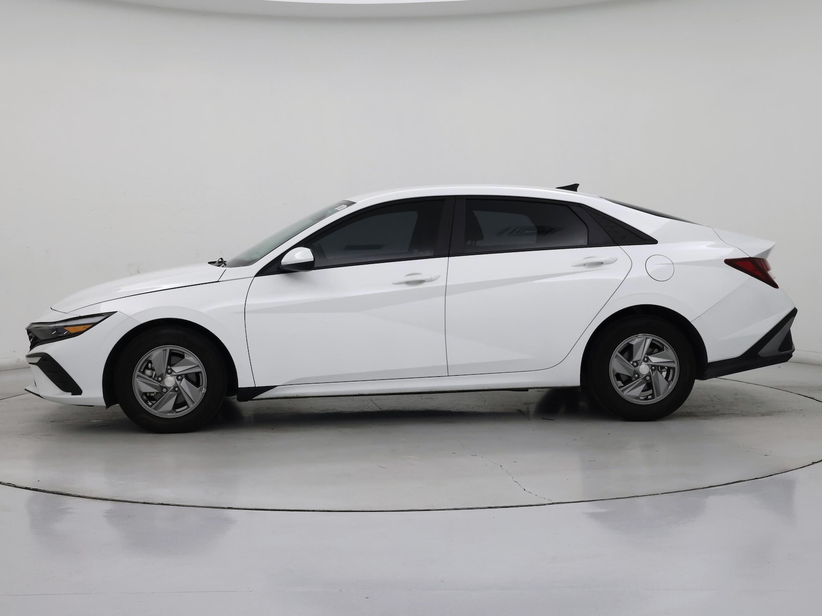 2025 Hyundai Elantra SE - Photo 4