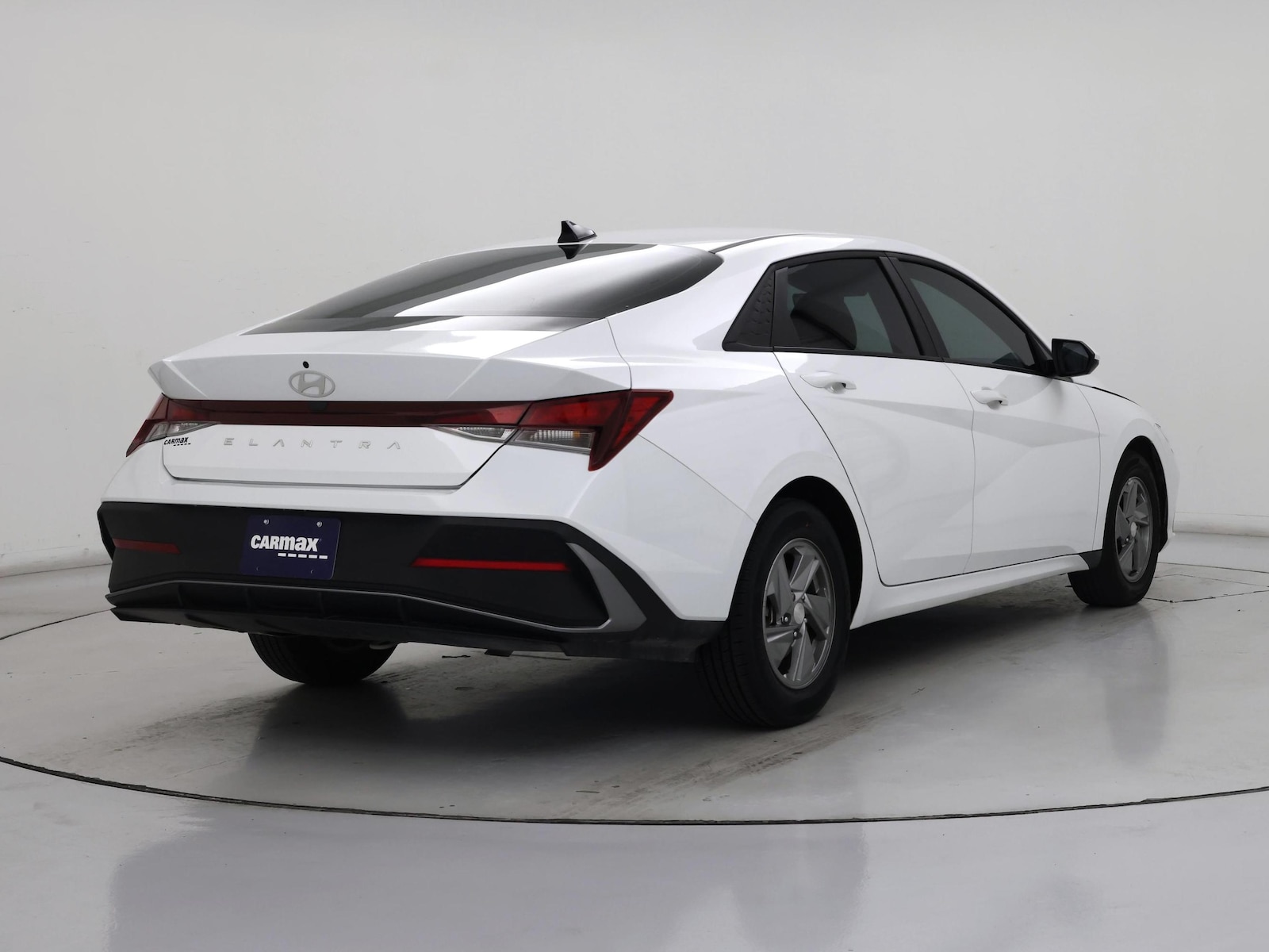 2025 Hyundai Elantra SE - Photo 9