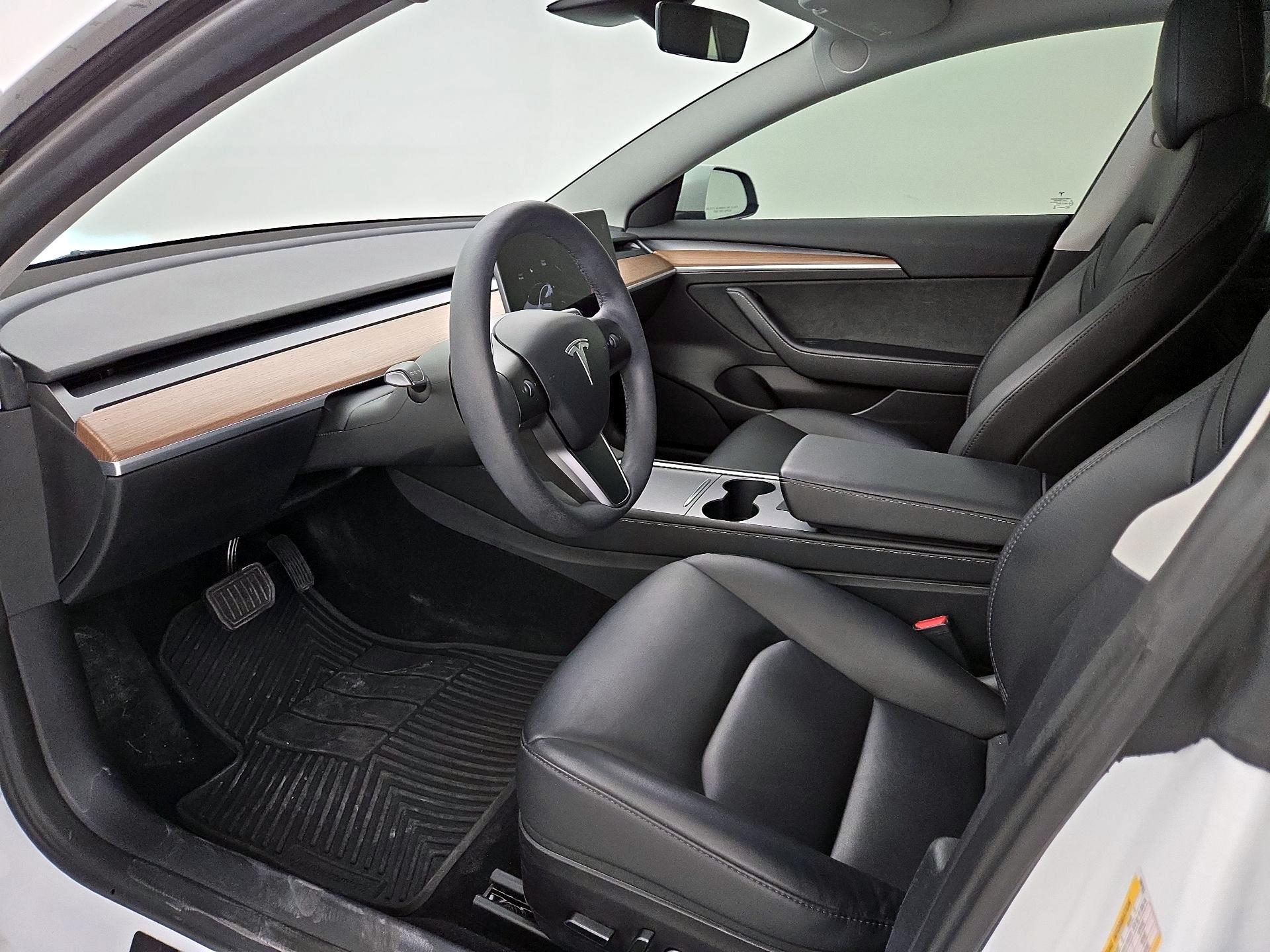 Thumbnail: 2023 Tesla Model 3 - 11