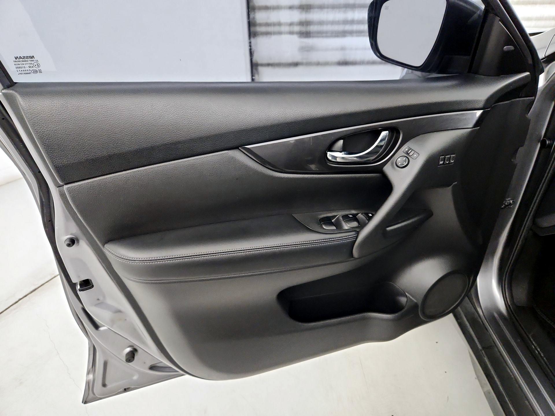 Thumbnail: 2018 Nissan Rogue - 12