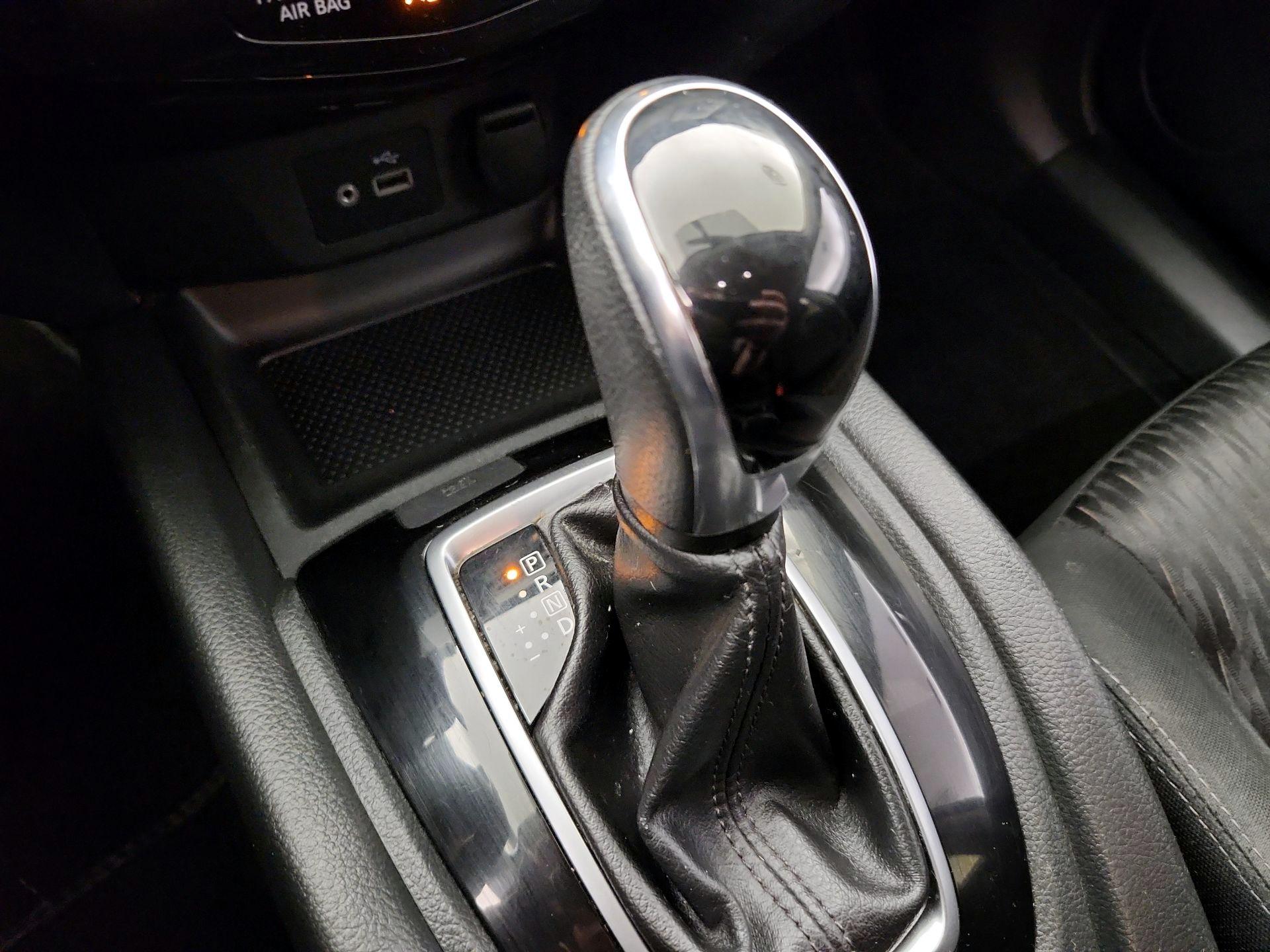 Thumbnail: 2018 Nissan Rogue - 17