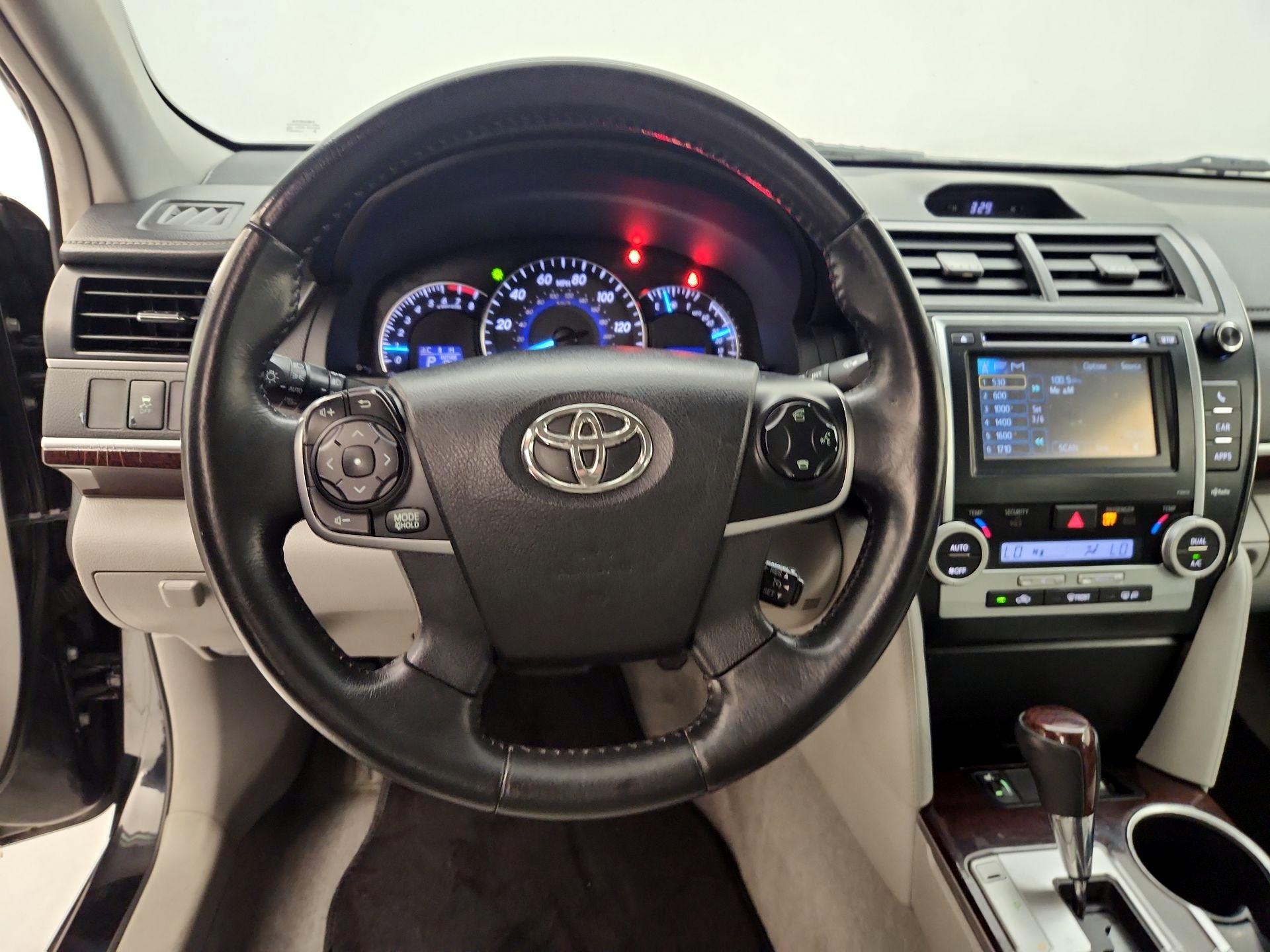 Thumbnail: 2014 Toyota Camry - 10