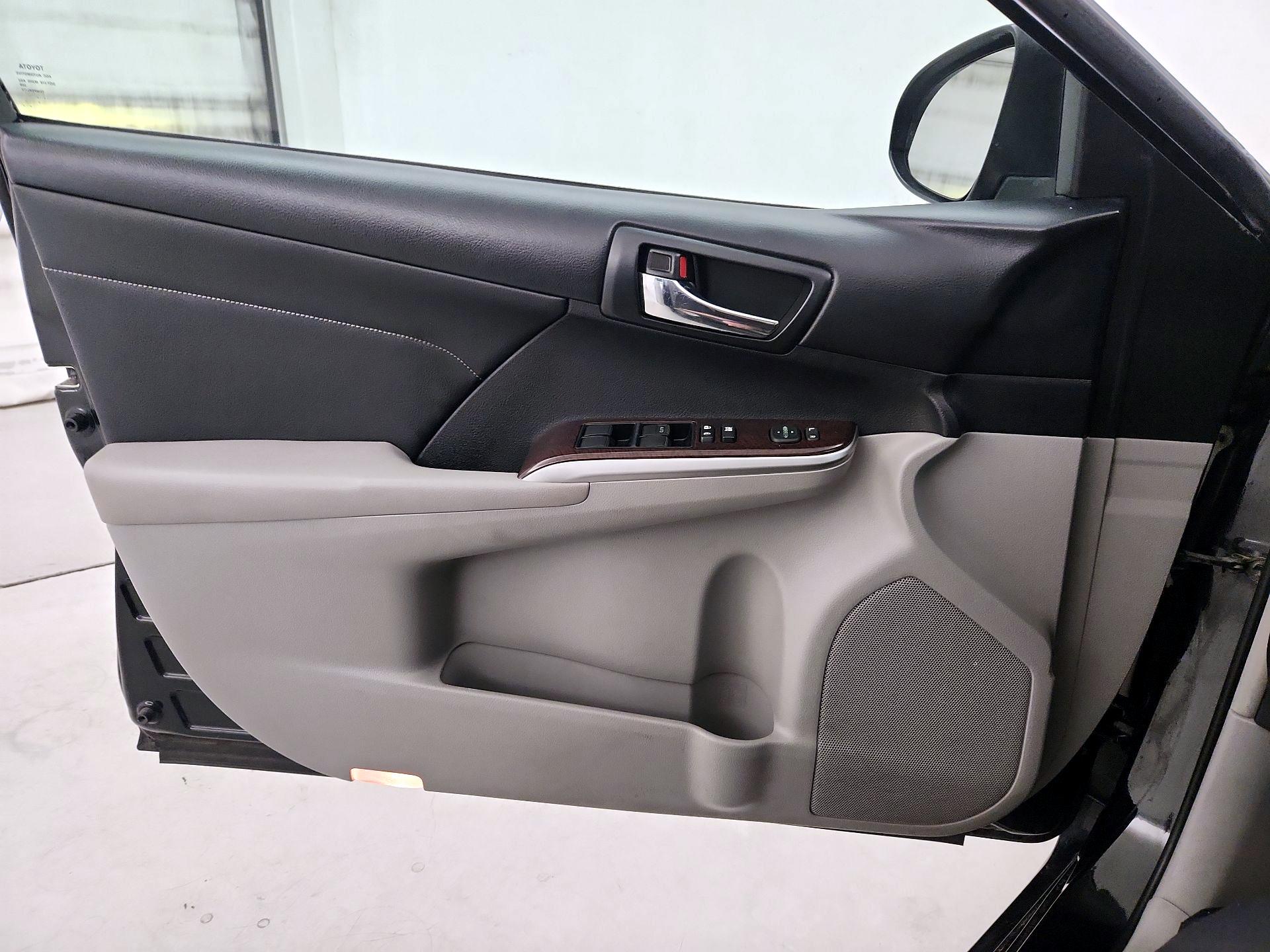 Thumbnail: 2014 Toyota Camry - 12