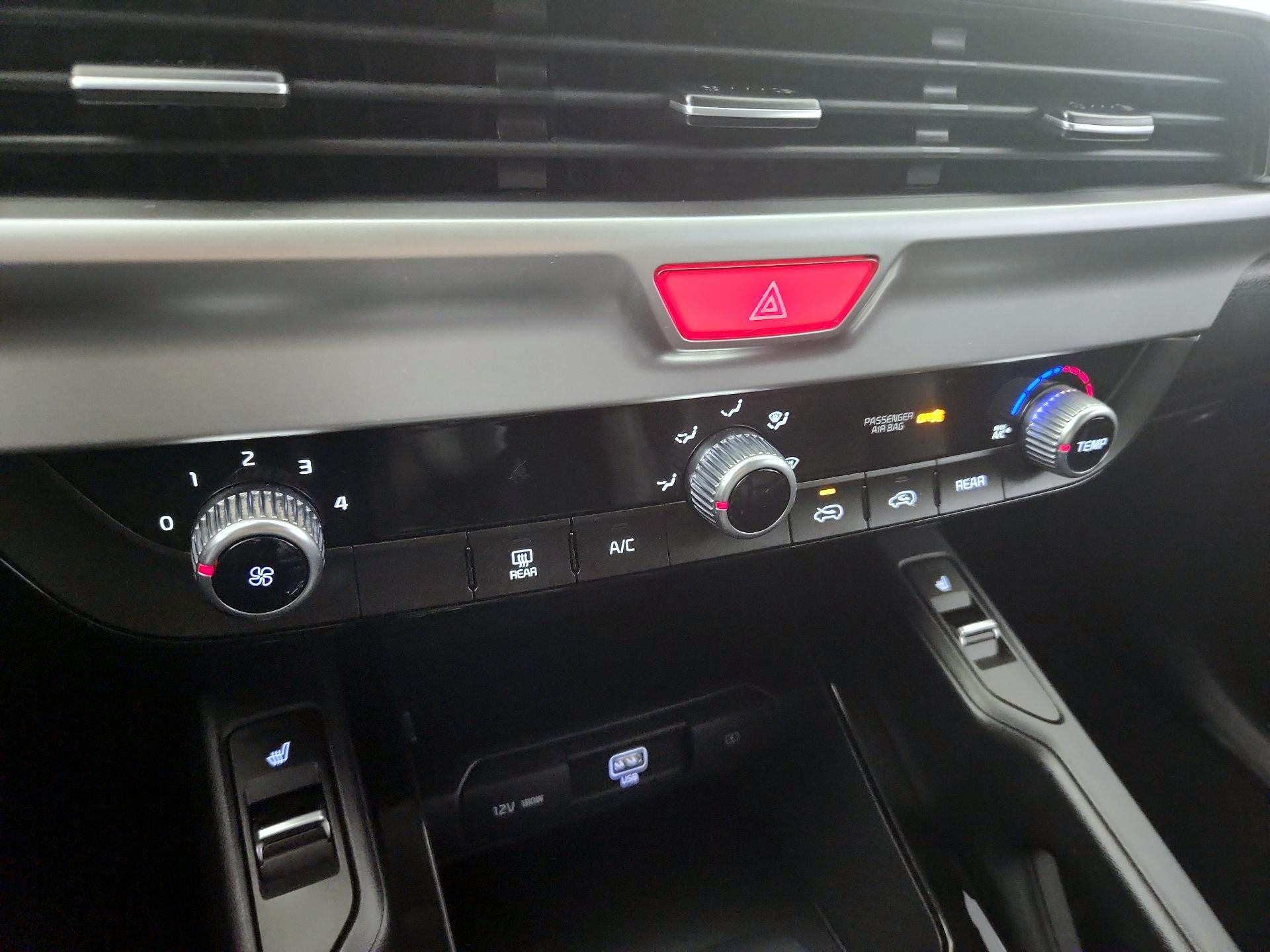 Thumbnail: 2020 Kia Telluride - 16