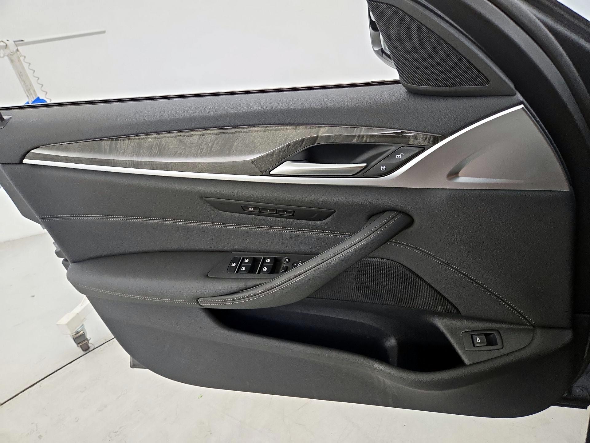 Thumbnail: 2023 BMW 5 Series - 12