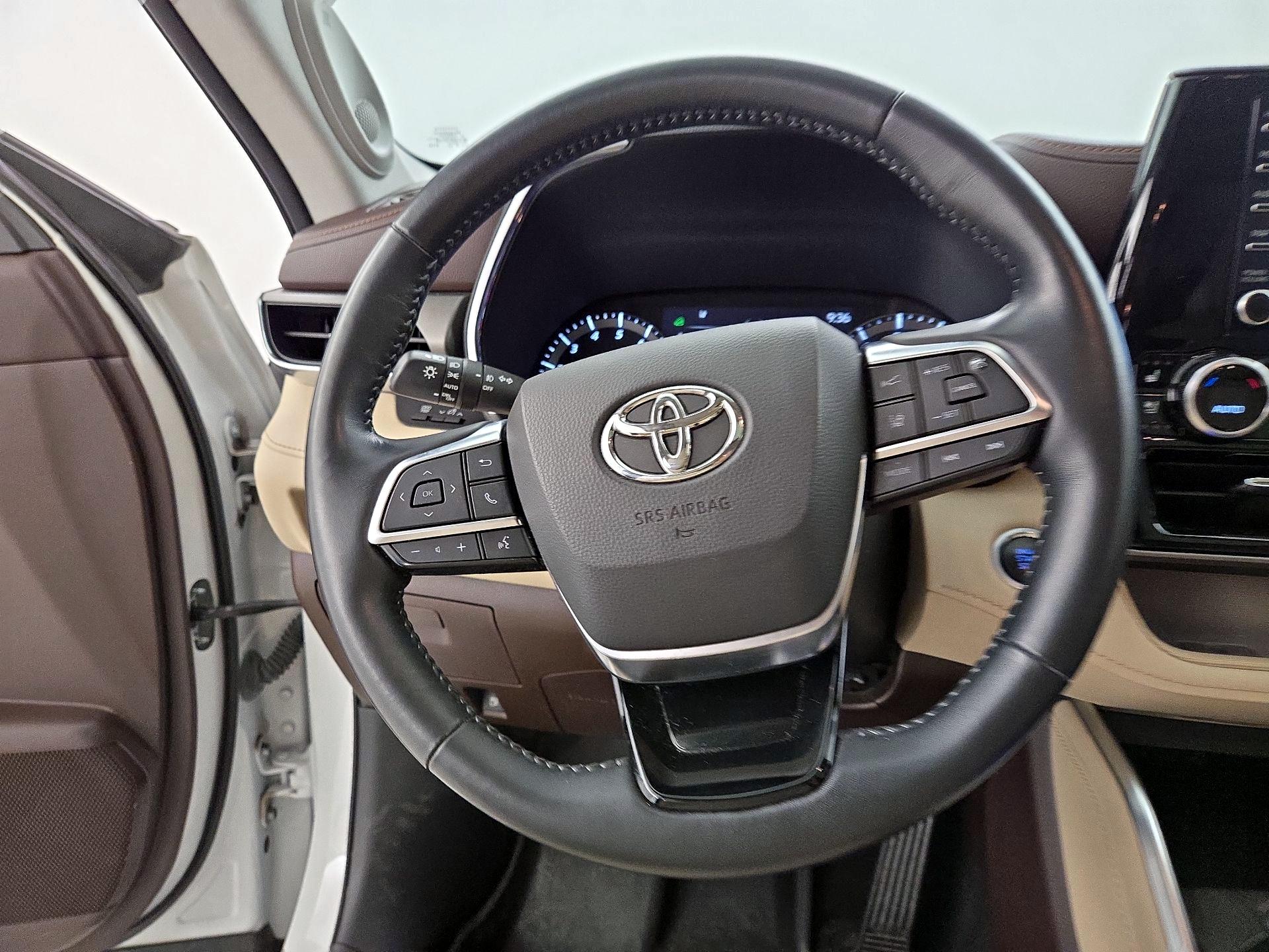 Thumbnail: 2021 Toyota Highlander - 10