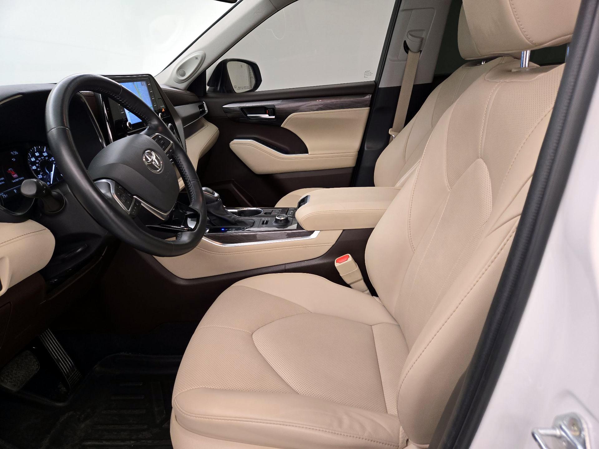 Thumbnail: 2021 Toyota Highlander - 11