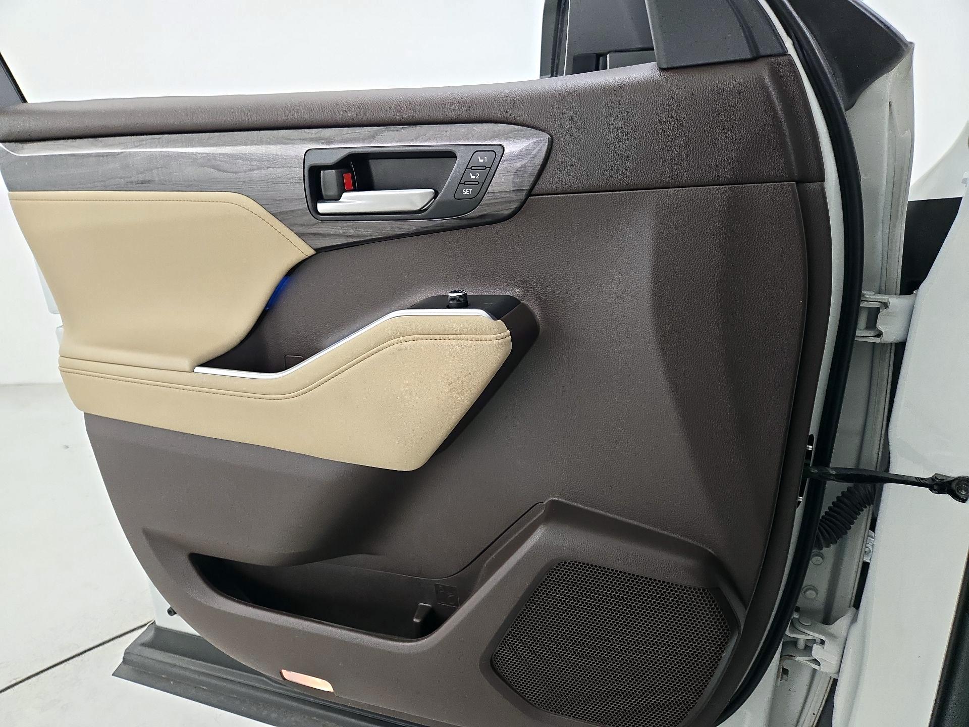 Thumbnail: 2021 Toyota Highlander - 12