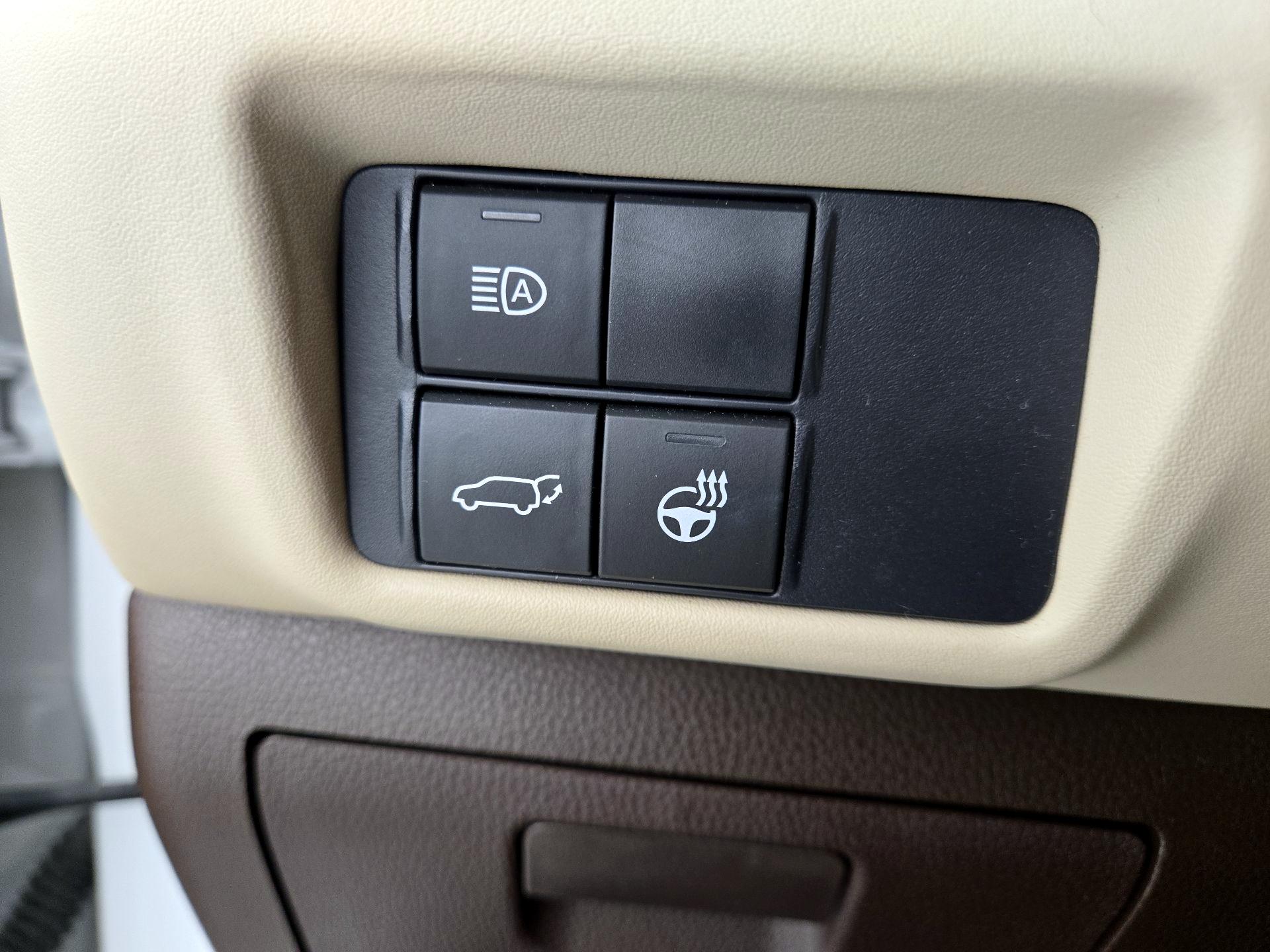 Thumbnail: 2021 Toyota Highlander - 13