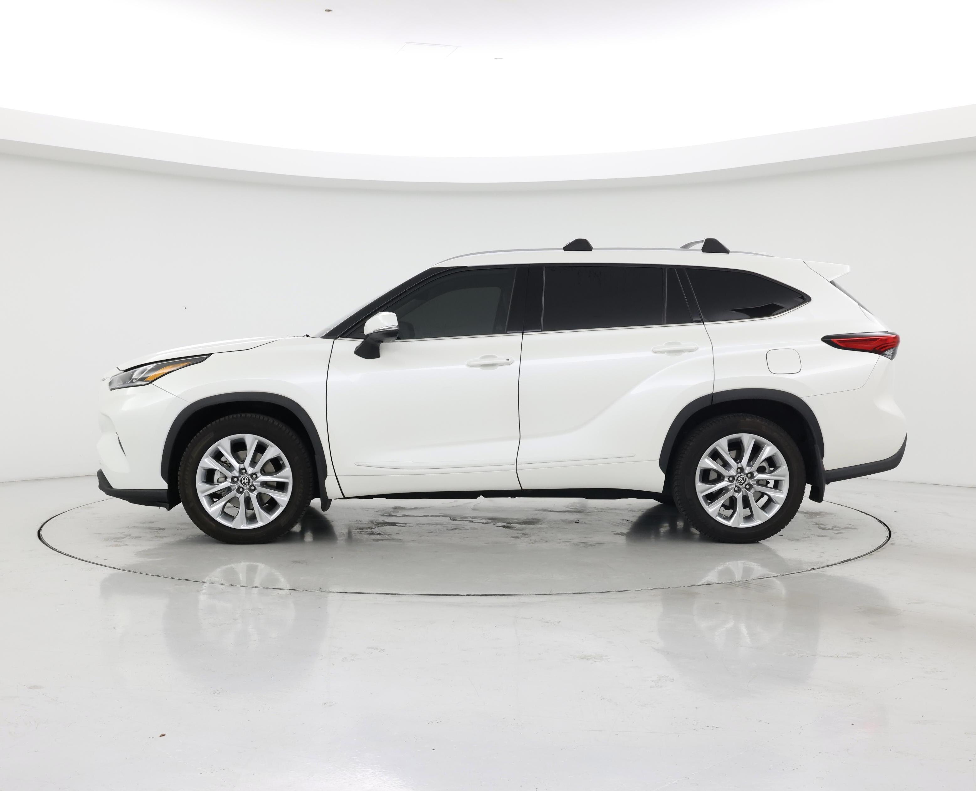 Thumbnail: 2021 Toyota Highlander - 3