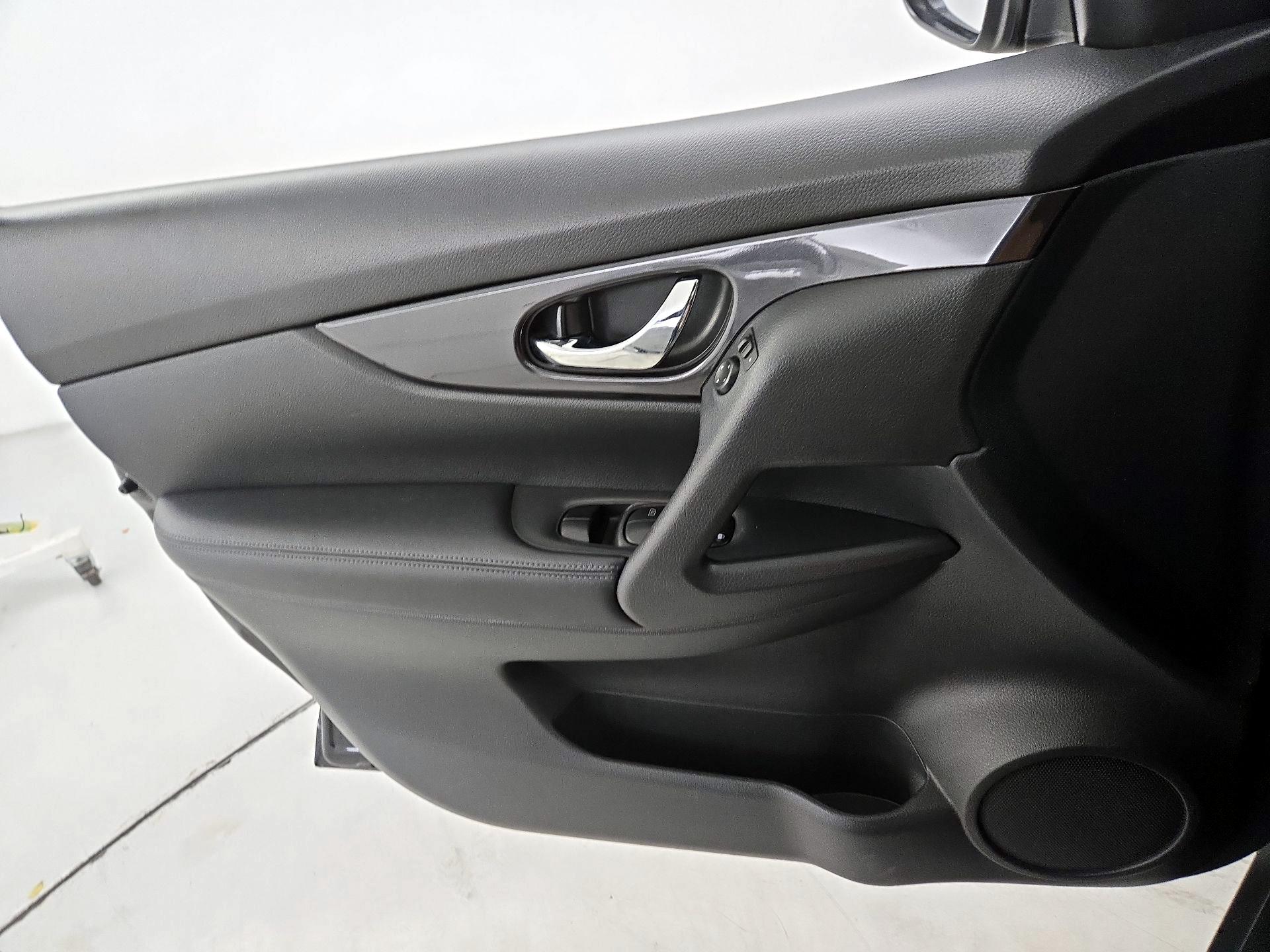 Thumbnail: 2018 Nissan Rogue - 12