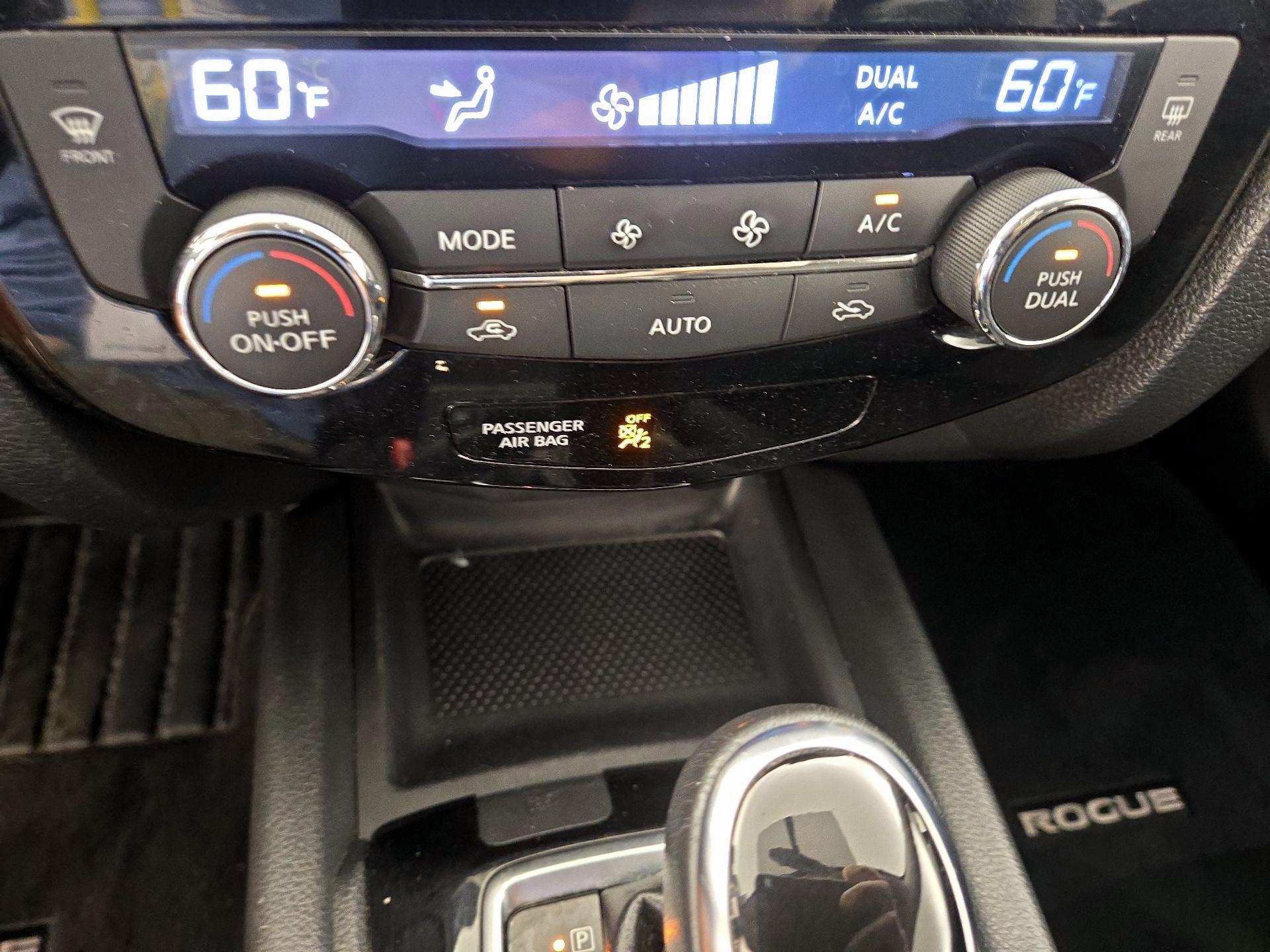 Thumbnail: 2018 Nissan Rogue - 16