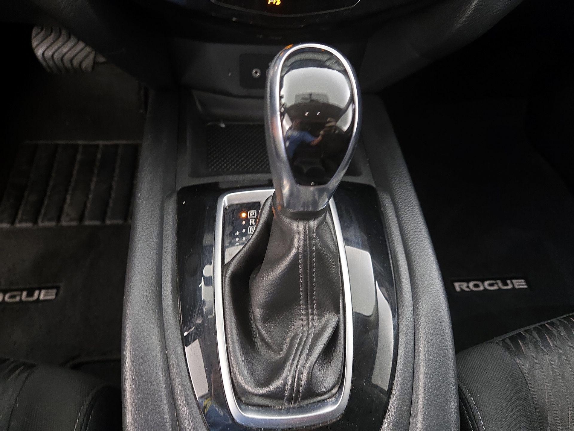 Thumbnail: 2018 Nissan Rogue - 17