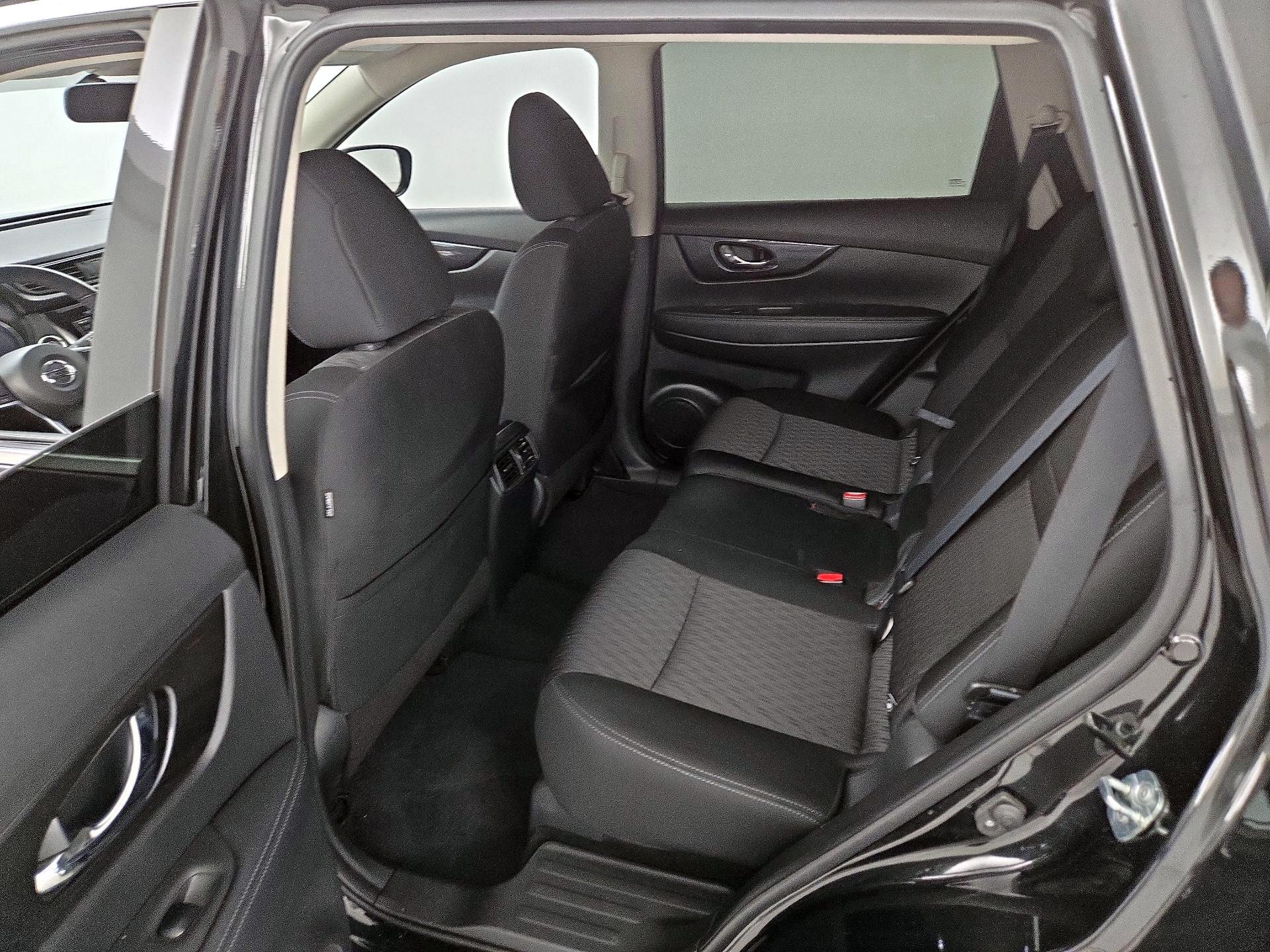 Thumbnail: 2018 Nissan Rogue - 19