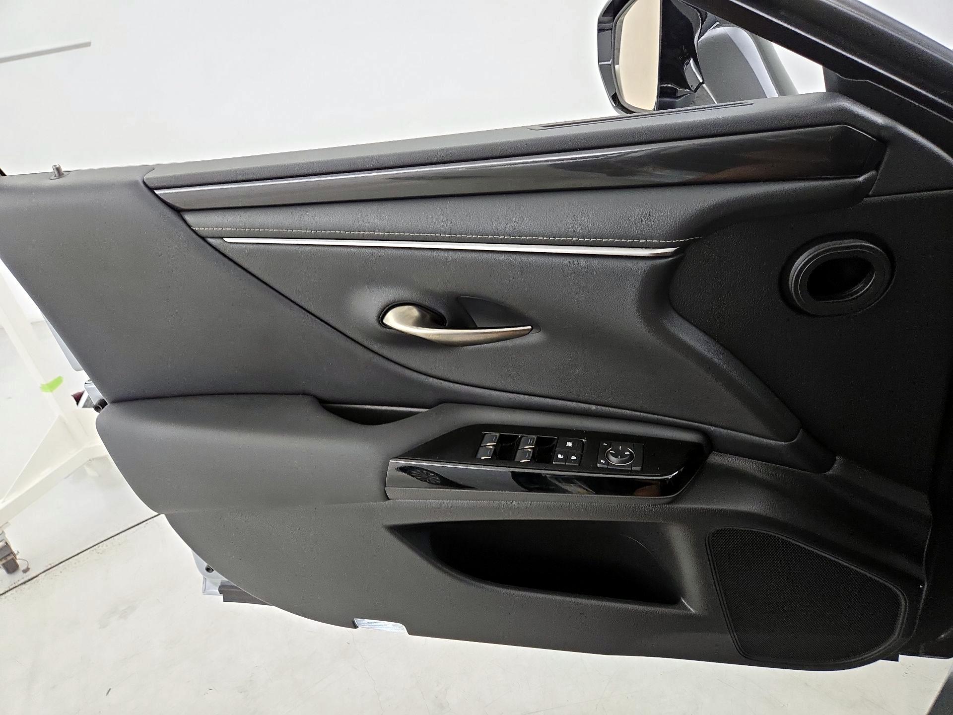 Thumbnail: 2023 Lexus ES - 12