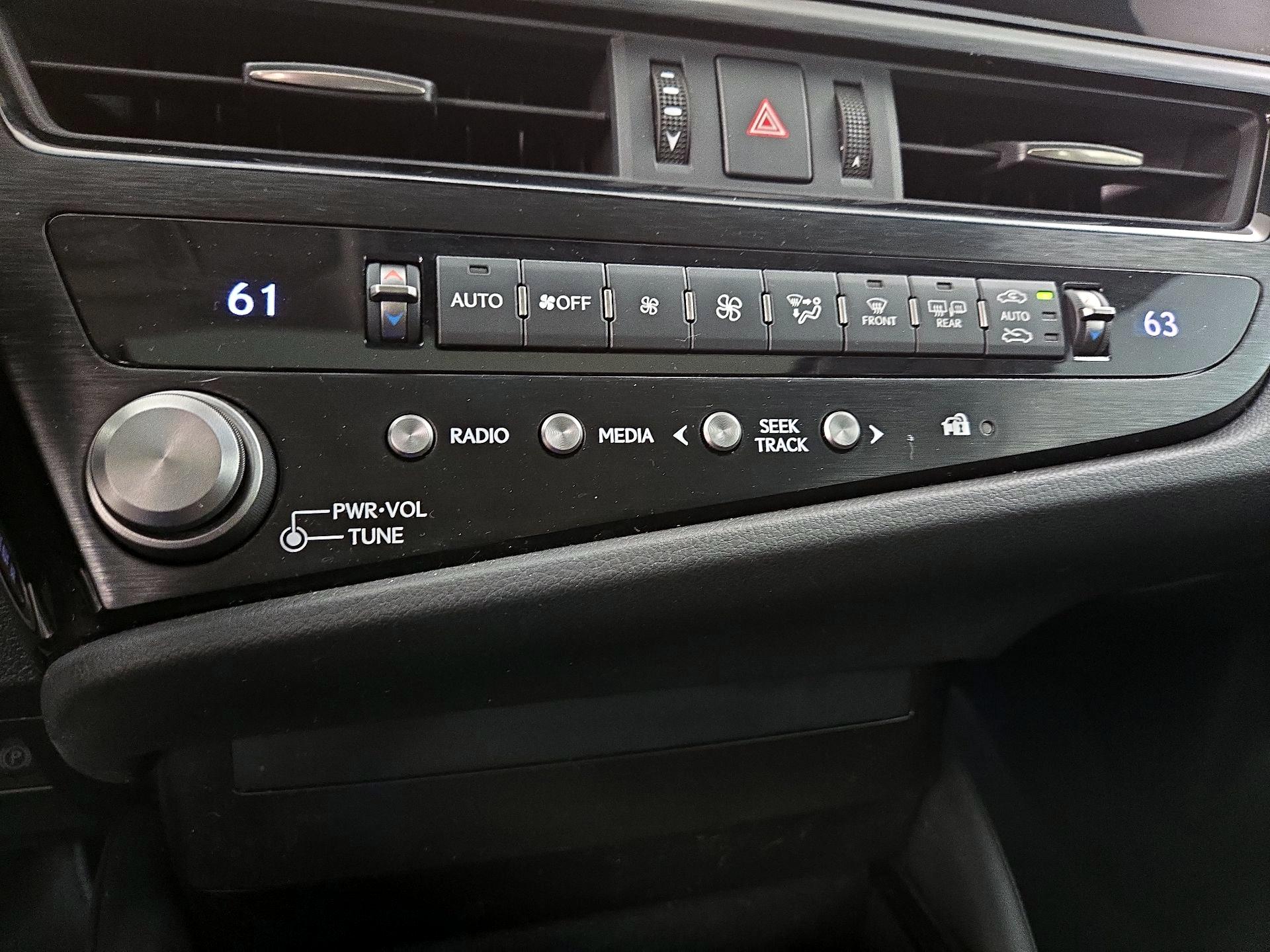 Thumbnail: 2023 Lexus ES - 16