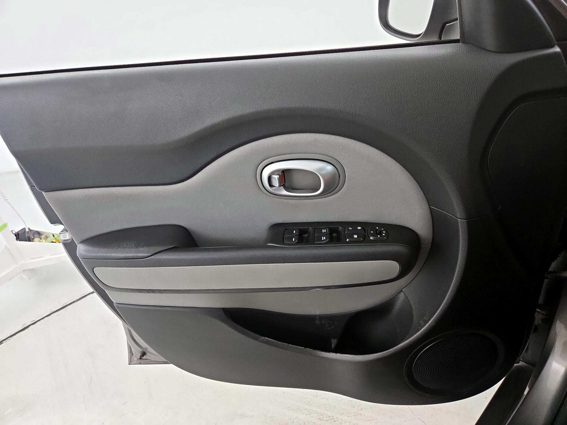 Thumbnail: 2015 Kia Soul - 12