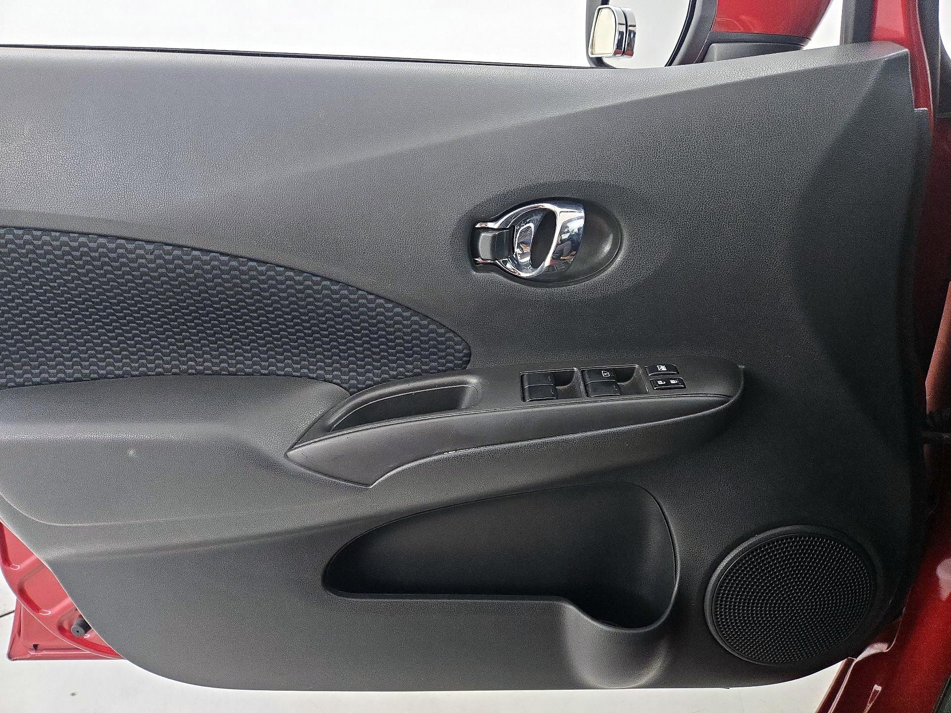 Thumbnail: 2016 Nissan Versa Note - 12