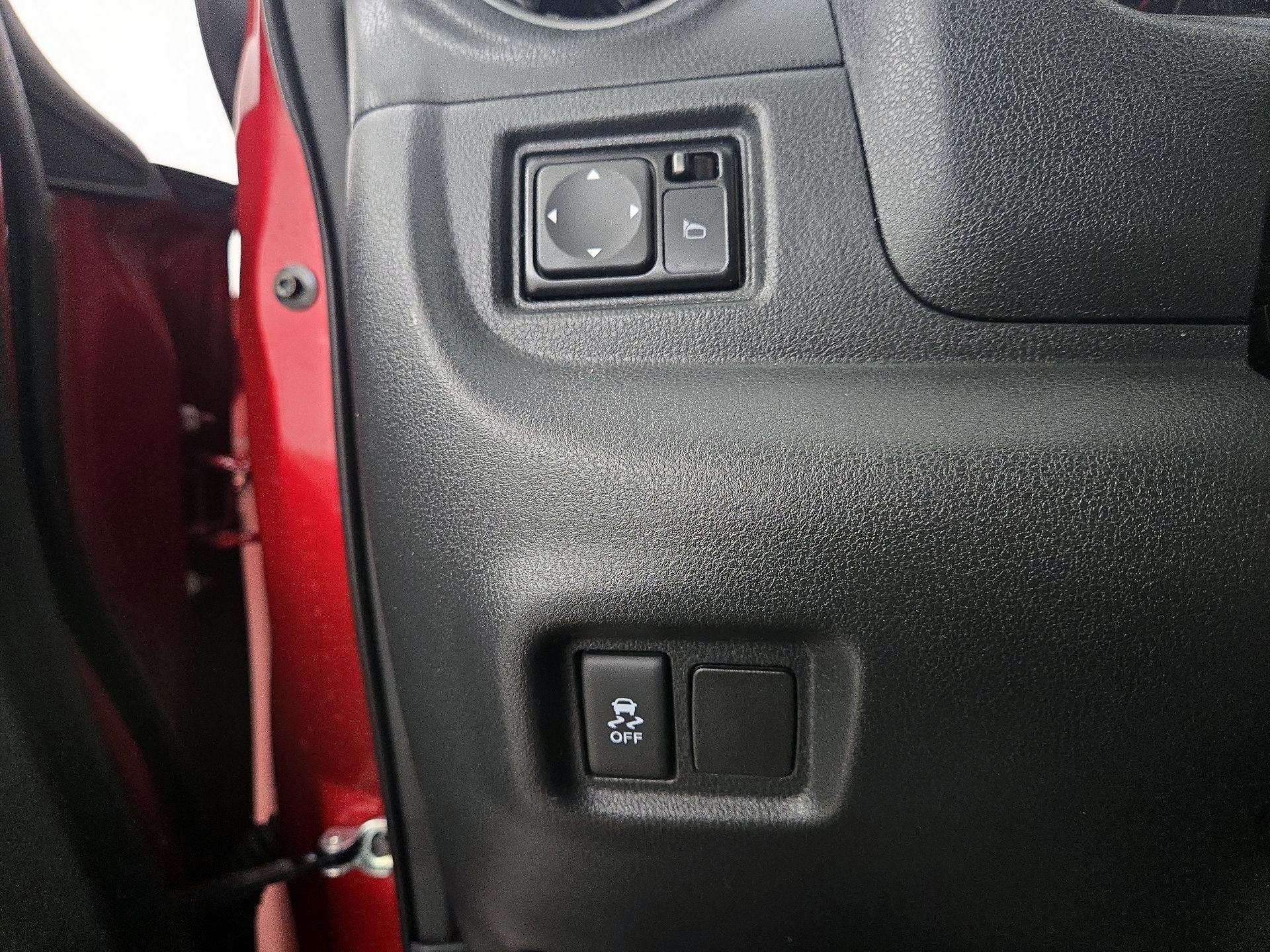 Thumbnail: 2016 Nissan Versa Note - 13