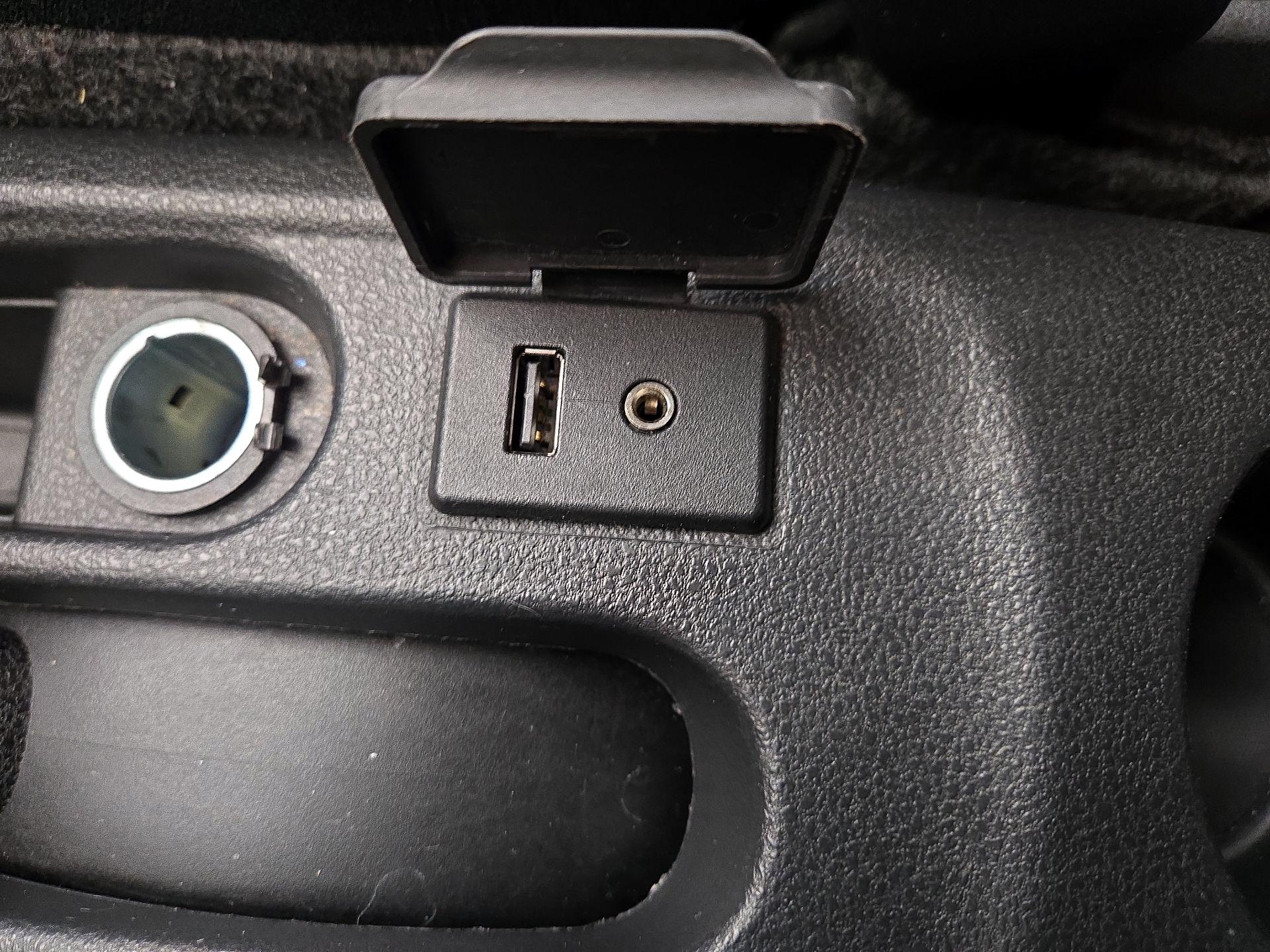 Thumbnail: 2016 Nissan Versa Note - 18