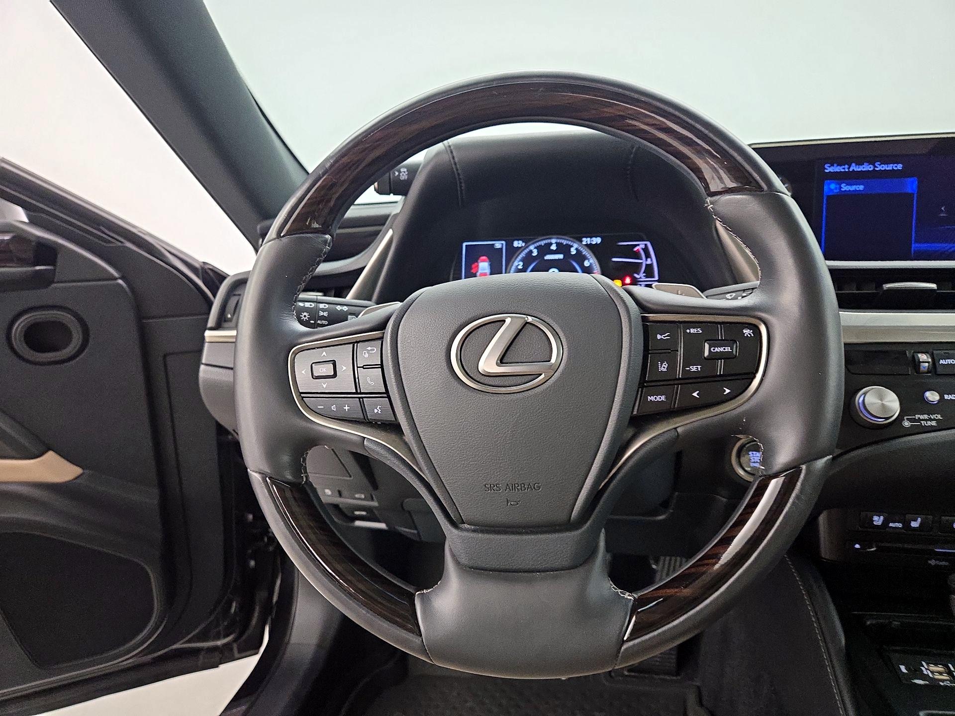 Thumbnail: 2021 Lexus ES - 10