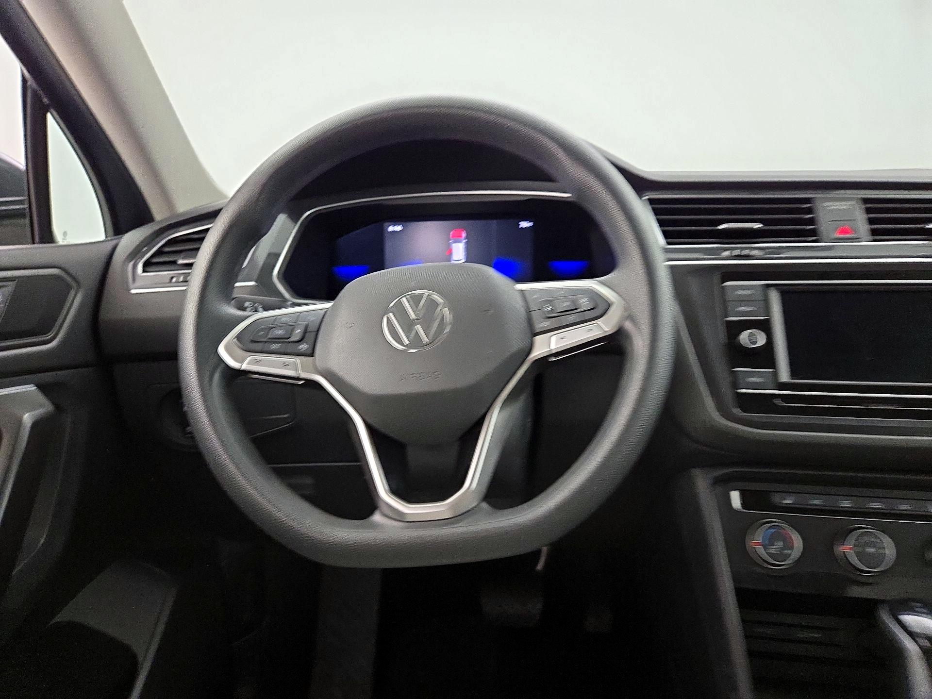 Thumbnail: 2022 Volkswagen Tiguan - 10