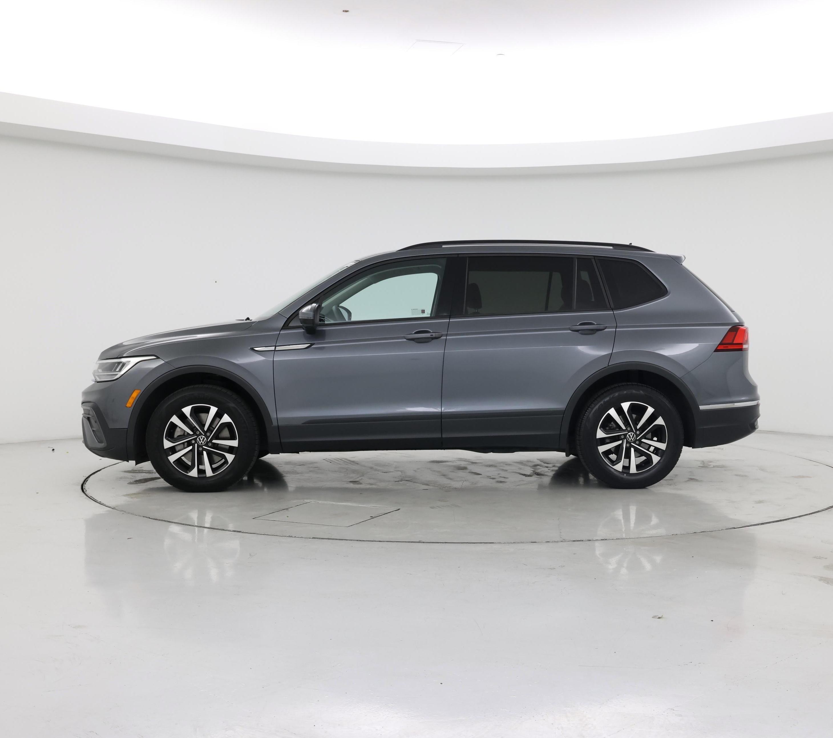 Thumbnail: 2022 Volkswagen Tiguan - 3