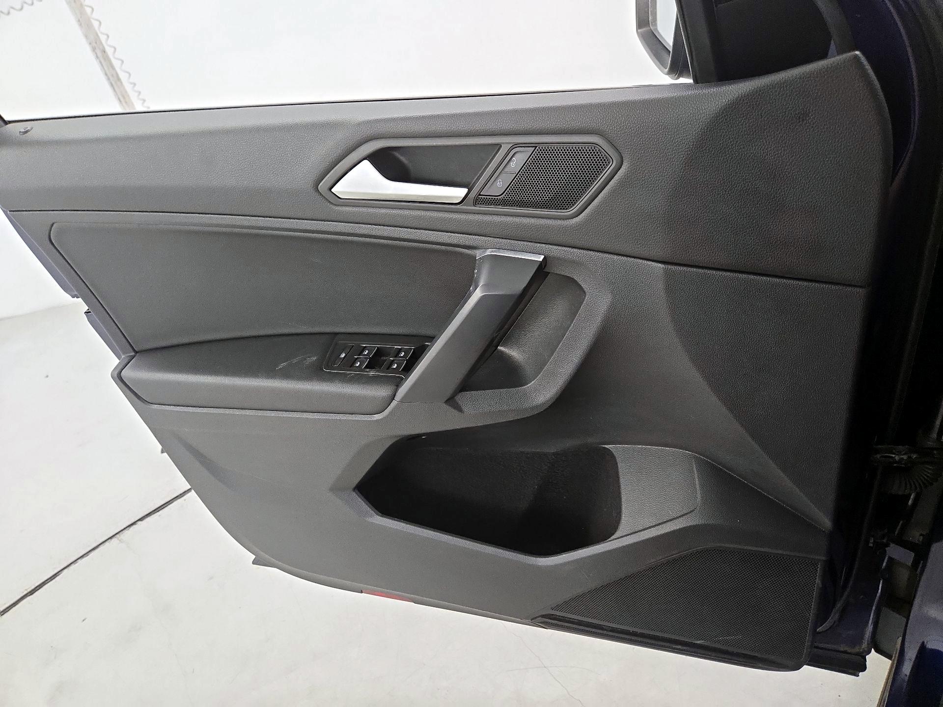 Thumbnail: 2021 Volkswagen Tiguan - 12