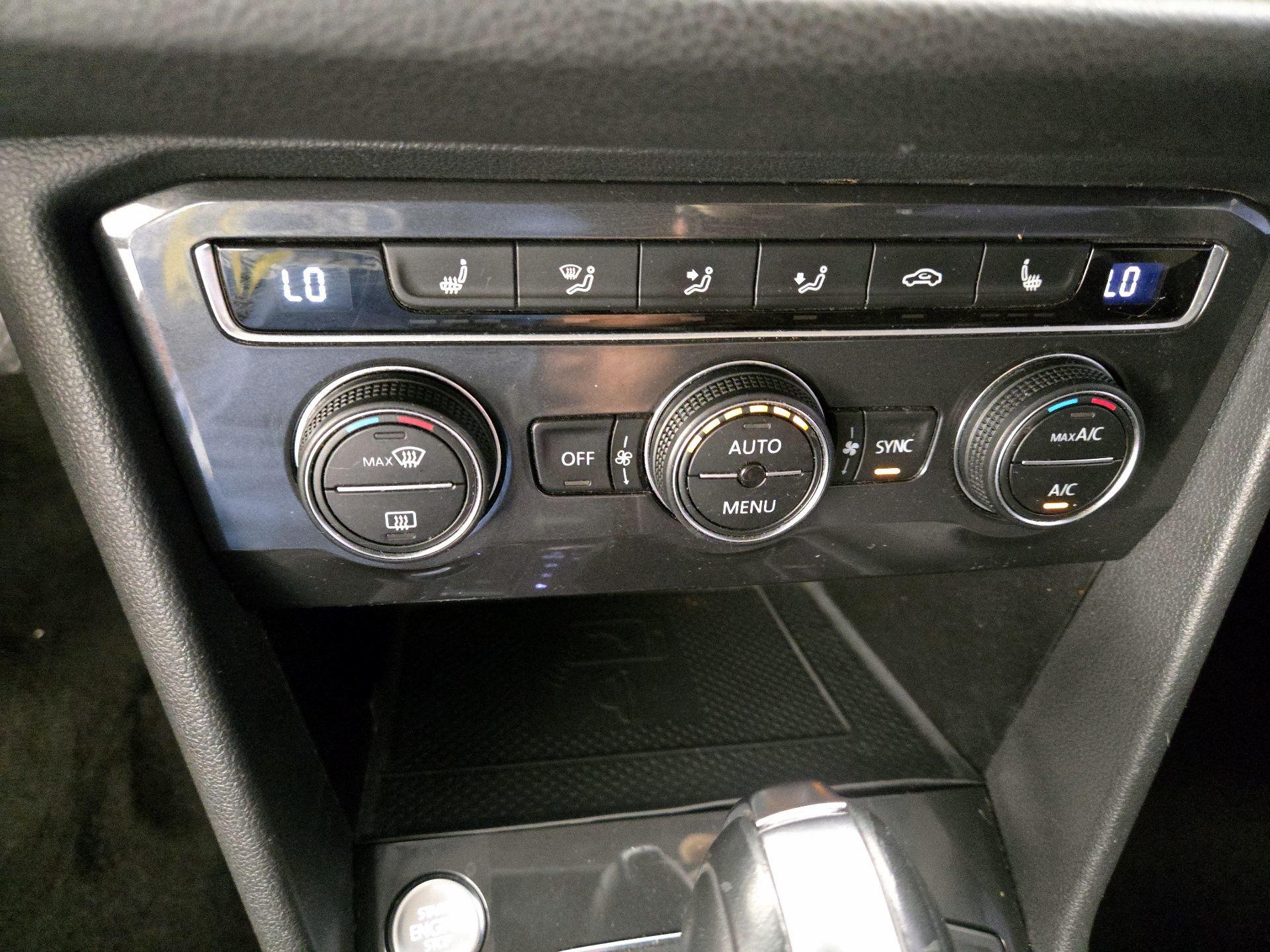 Thumbnail: 2021 Volkswagen Tiguan - 16