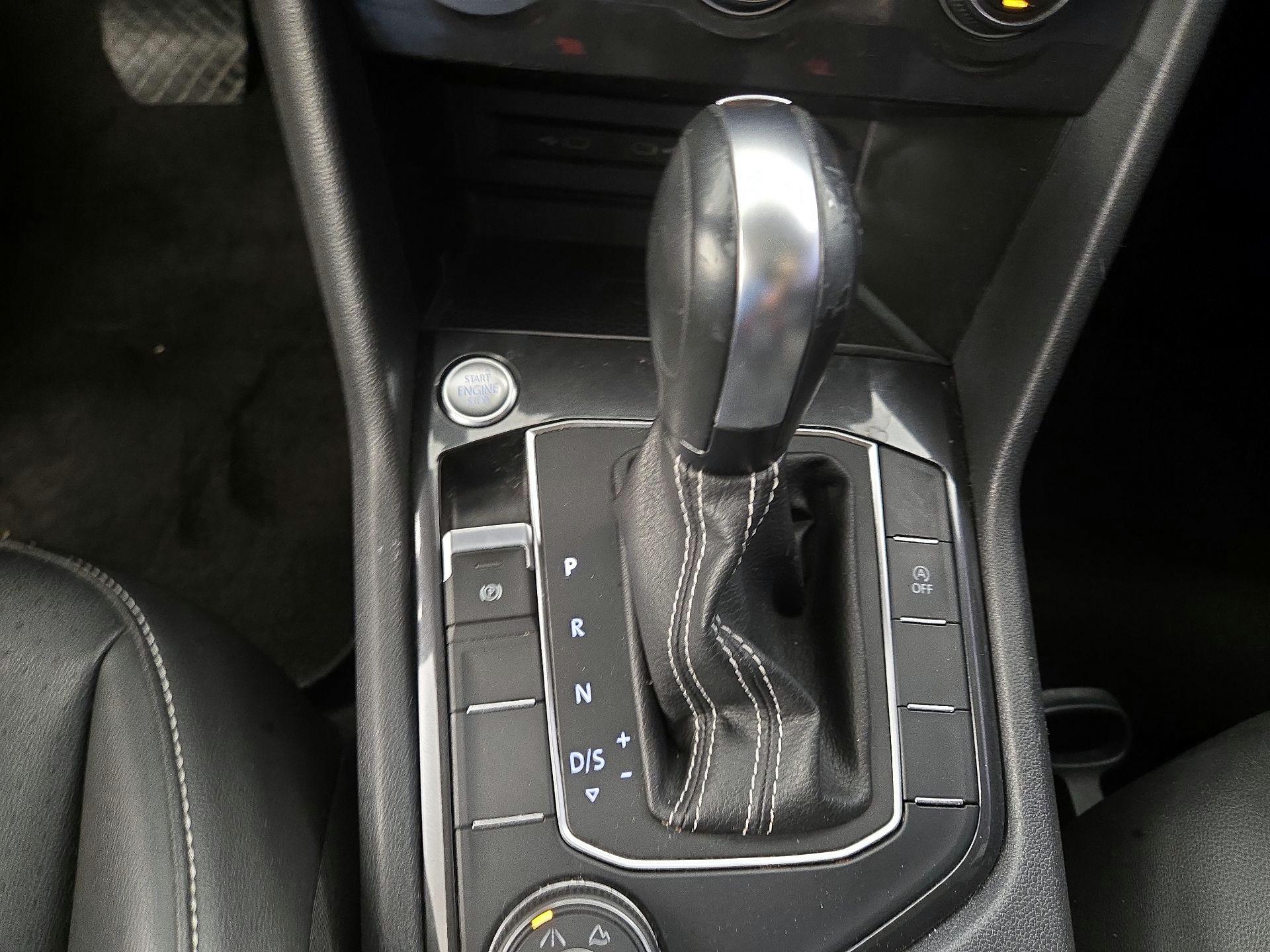 Thumbnail: 2021 Volkswagen Tiguan - 17