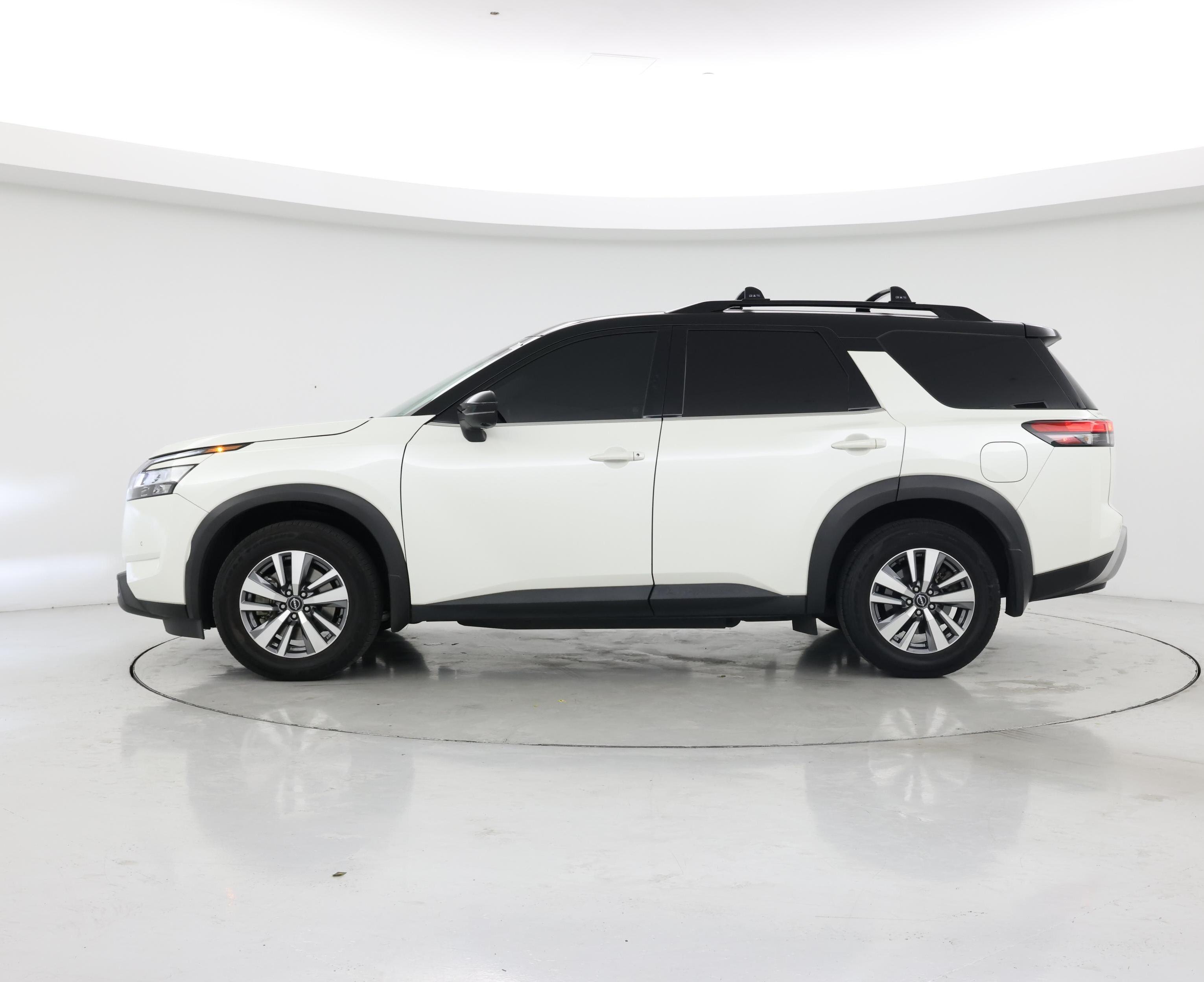 Thumbnail: 2022 Nissan Pathfinder - 3