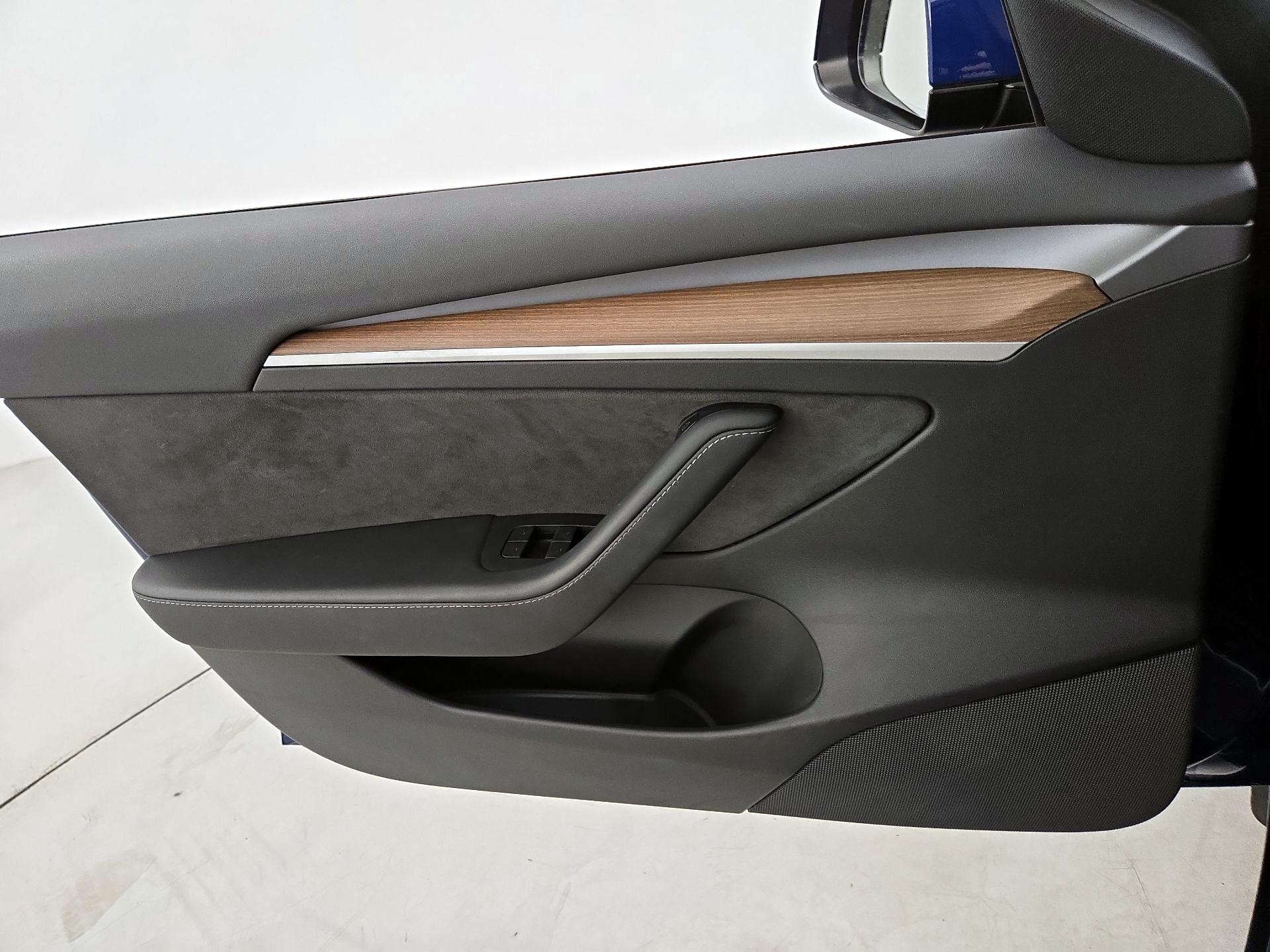 Thumbnail: 2022 Tesla Model 3 - 12