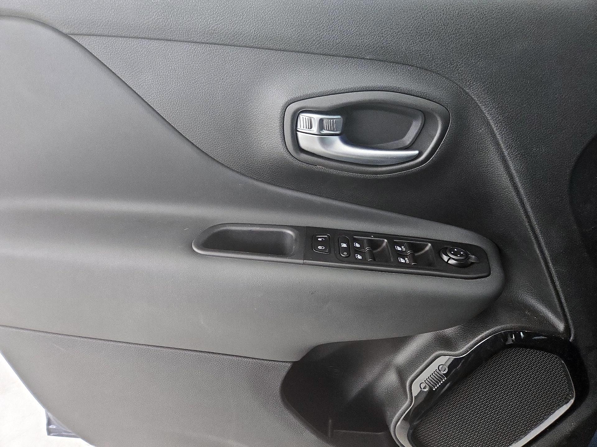 Thumbnail: 2022 Jeep Renegade - 12