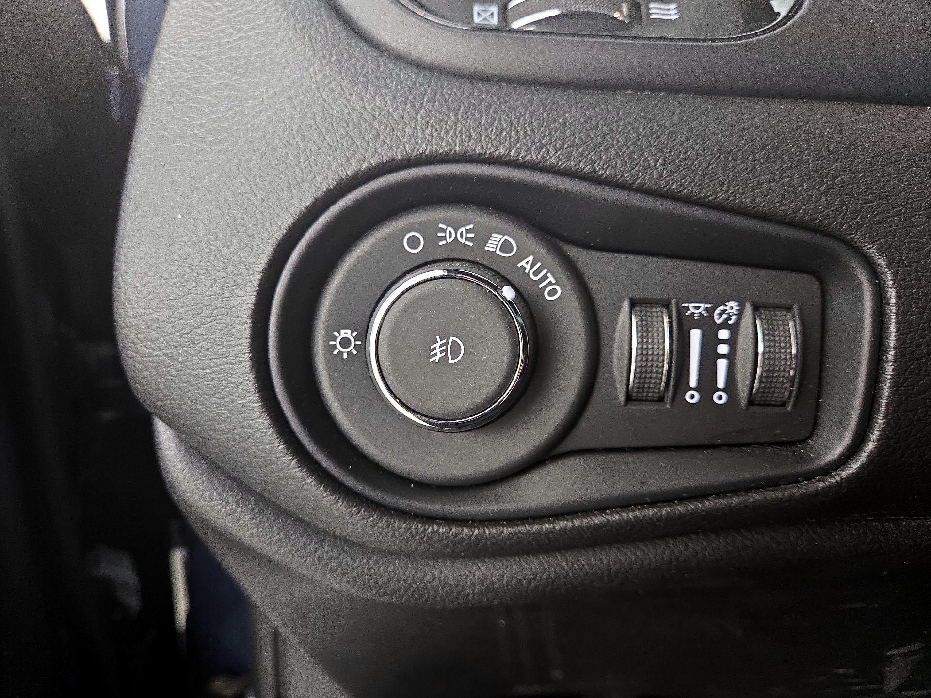 Thumbnail: 2022 Jeep Renegade - 13