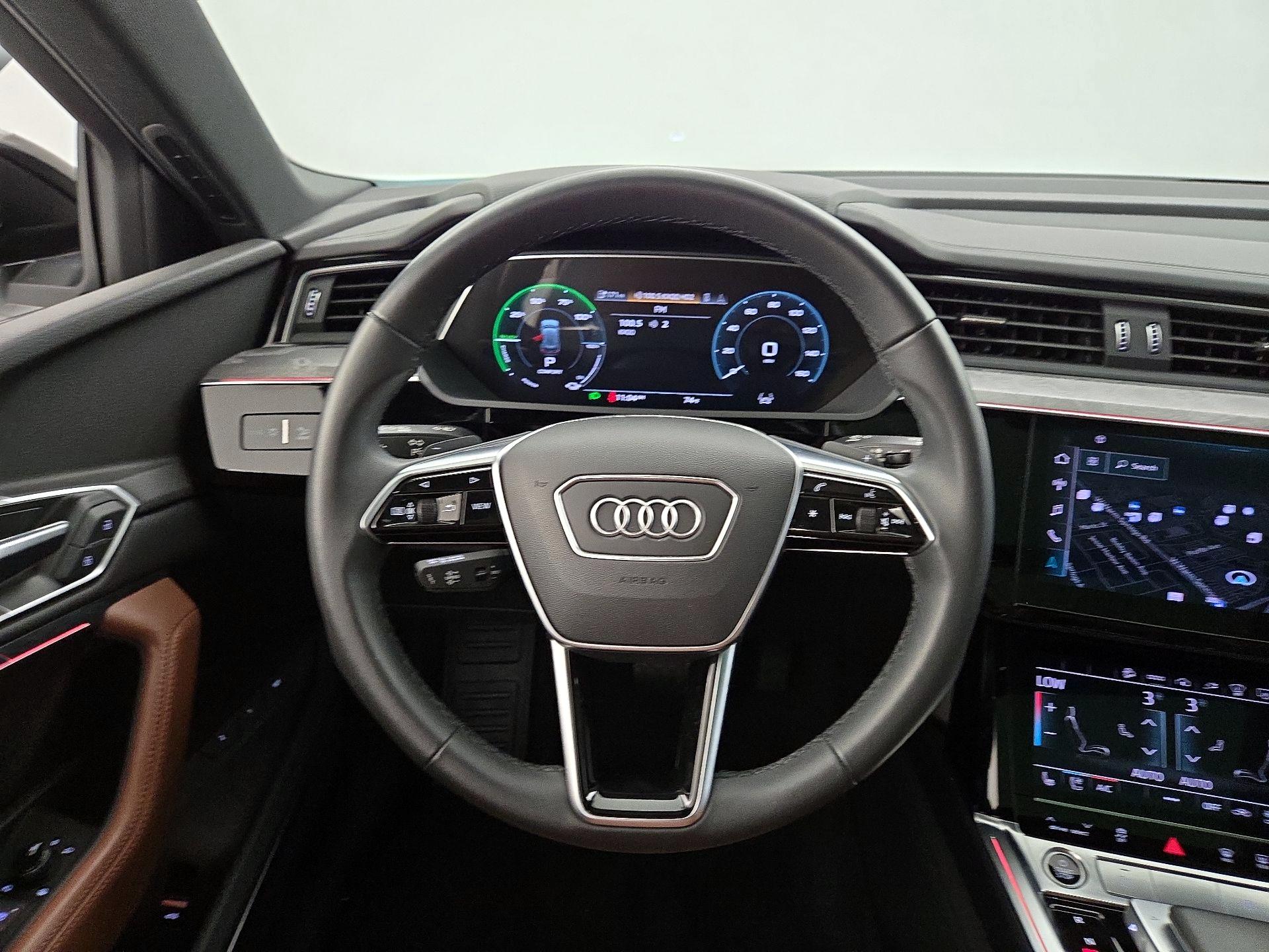 Thumbnail: 2022 Audi e-tron - 10