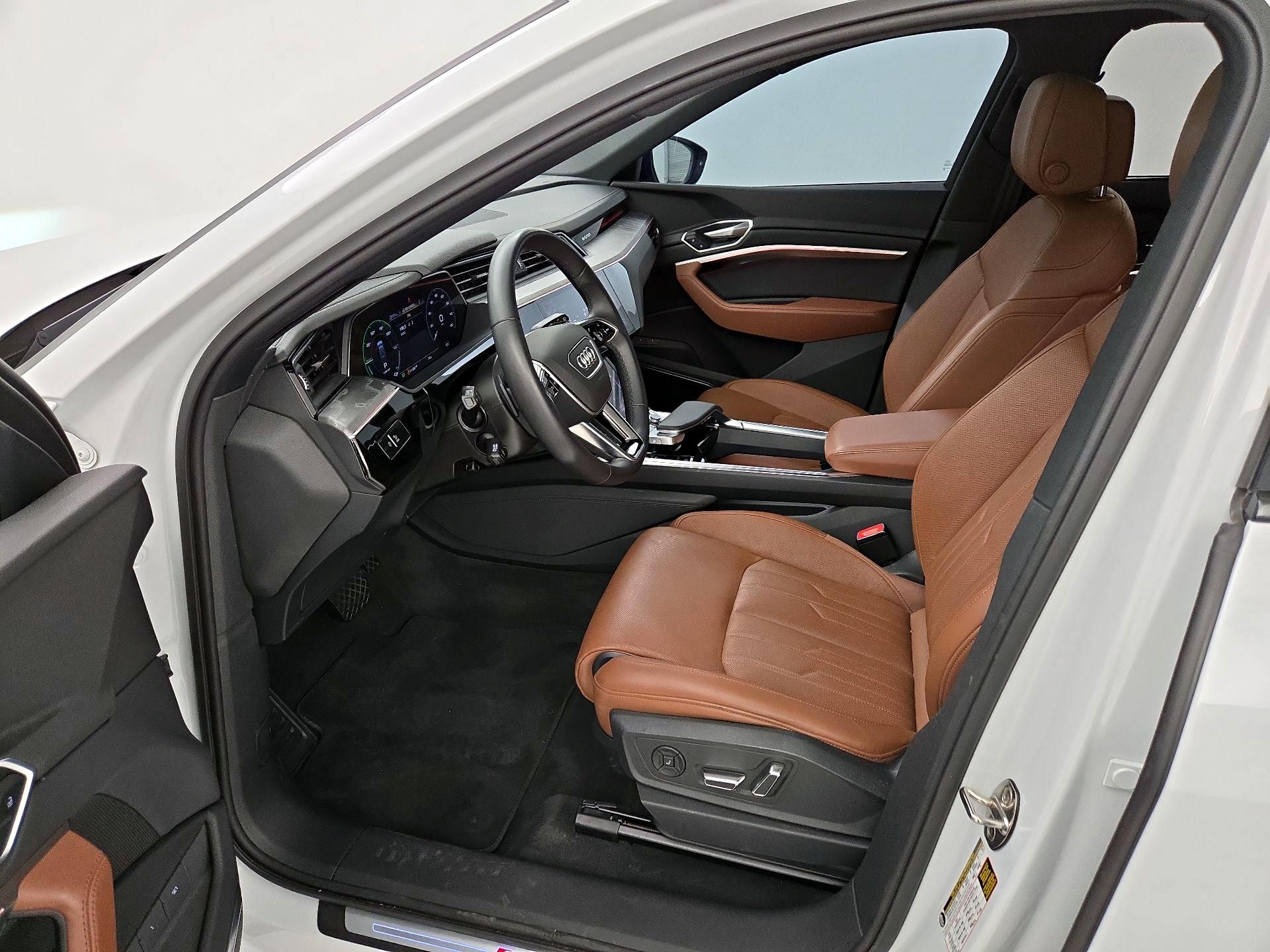 Thumbnail: 2022 Audi e-tron - 11