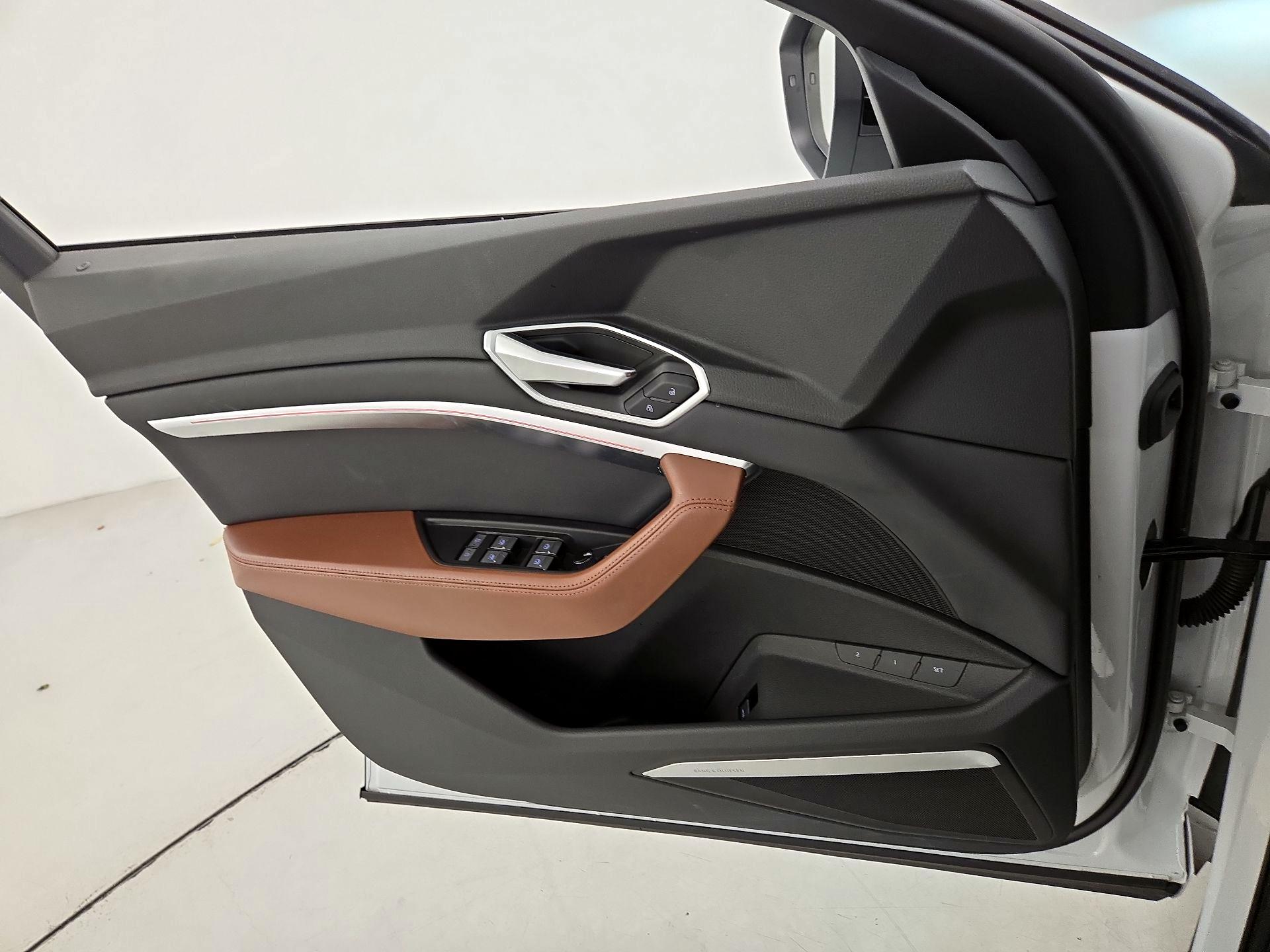 Thumbnail: 2022 Audi e-tron - 12