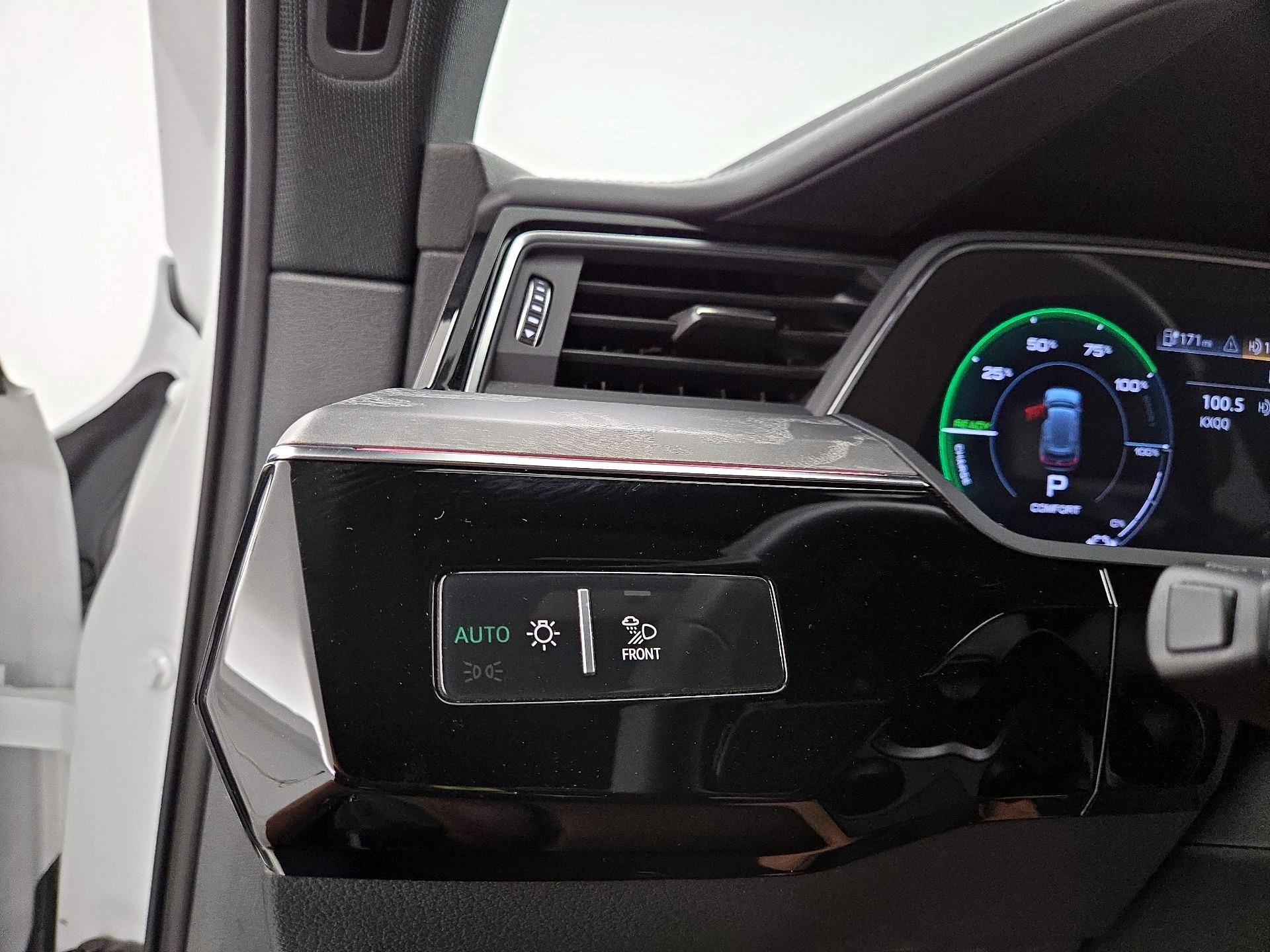 Thumbnail: 2022 Audi e-tron - 13