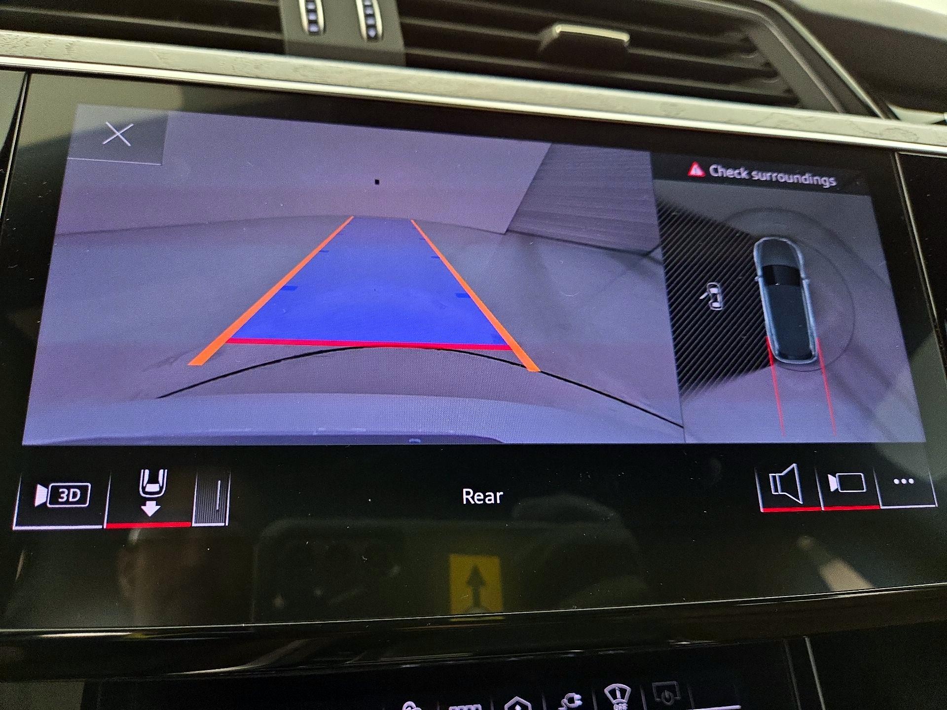 Thumbnail: 2022 Audi e-tron - 15