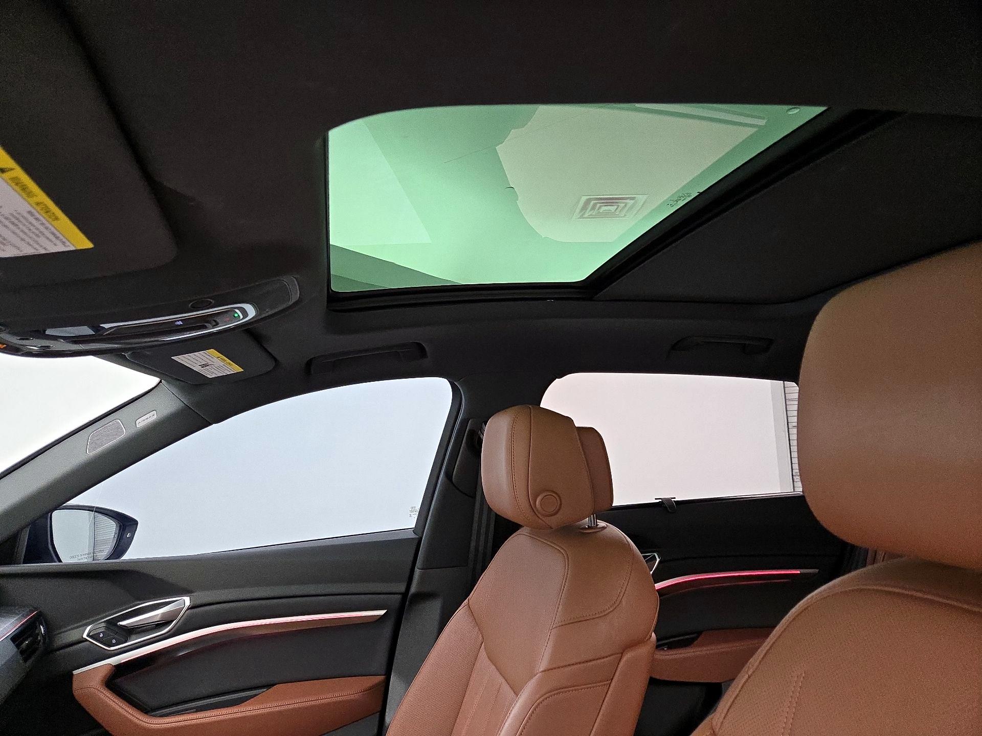 Thumbnail: 2022 Audi e-tron - 20