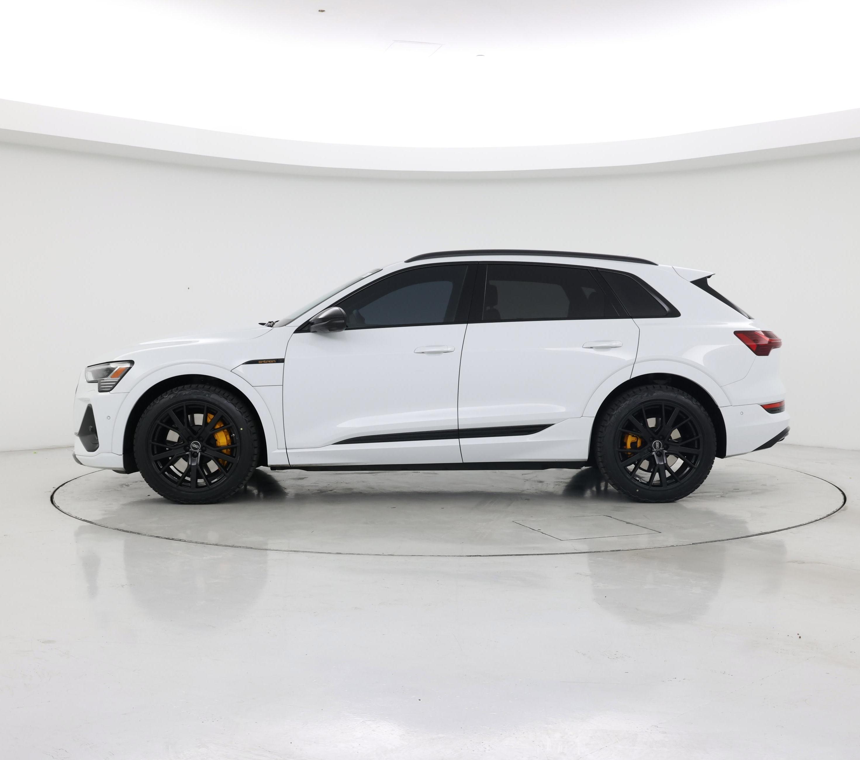 Thumbnail: 2022 Audi e-tron - 3